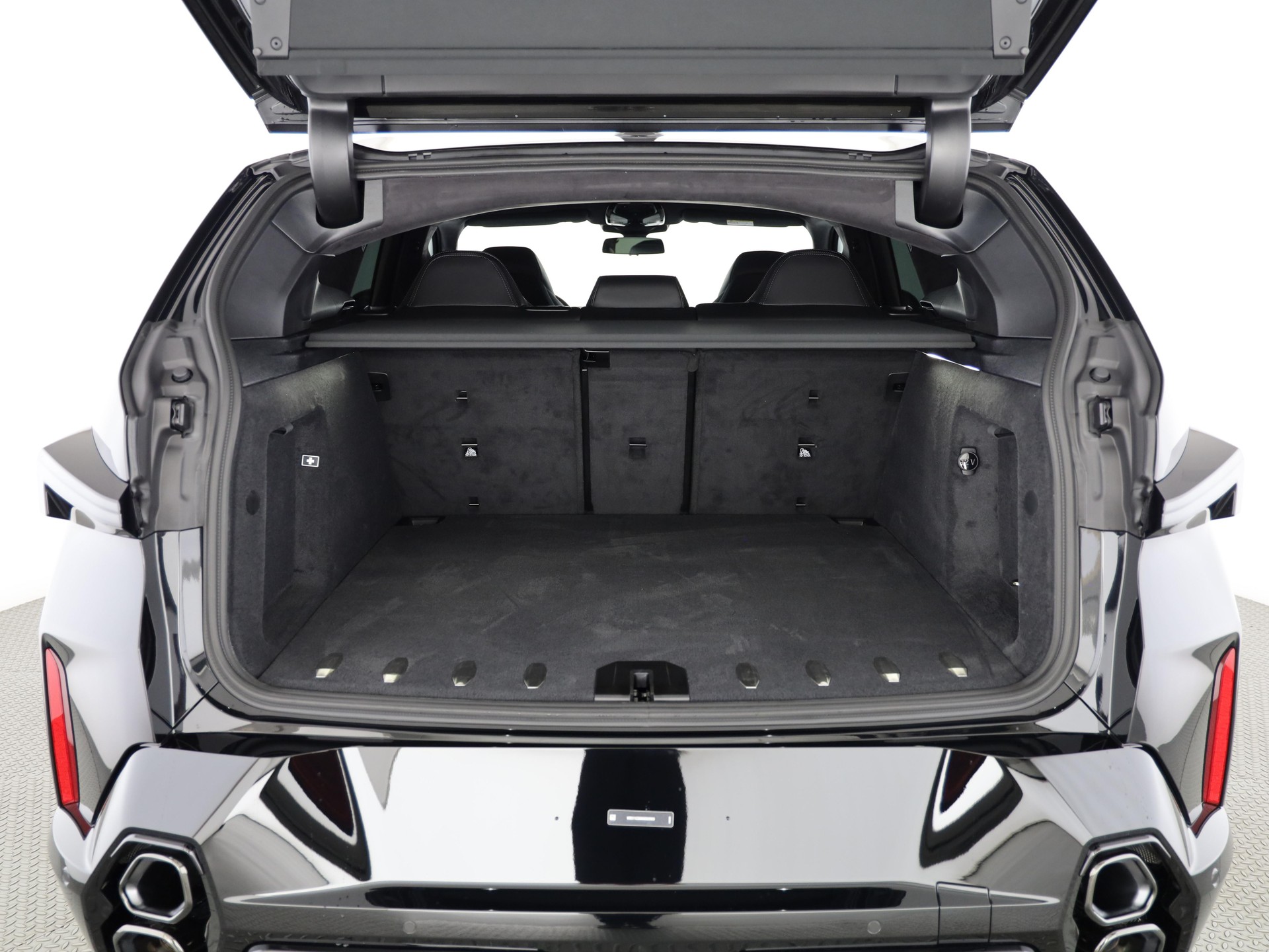 BMW XM 50e Plug-in Hybrid-image-5