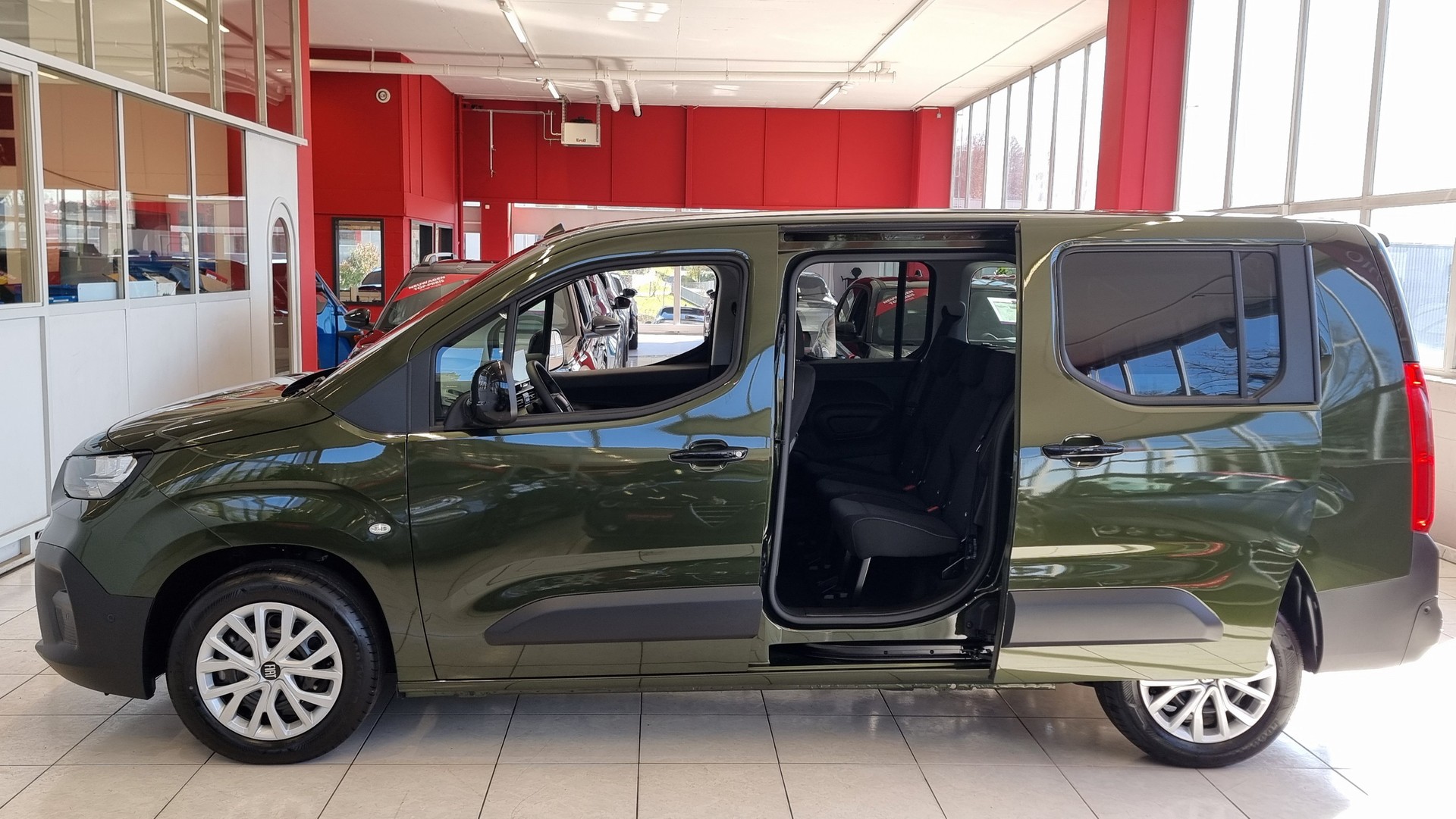 FIAT Doblo L2 1.5 BlueHDi Automat - 7 Plätze-showroom-element-3