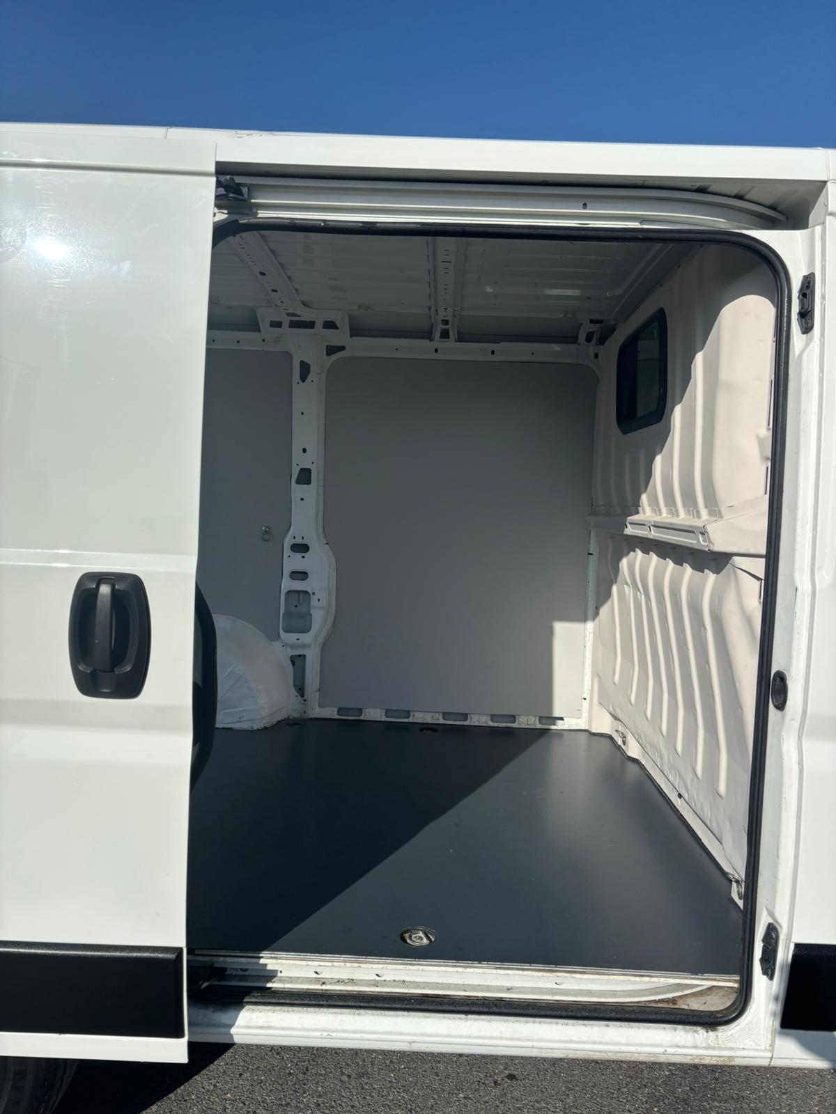 CITROEN Jumper 30 2.0 BlueHDi 110 Confort L1H1-image-9