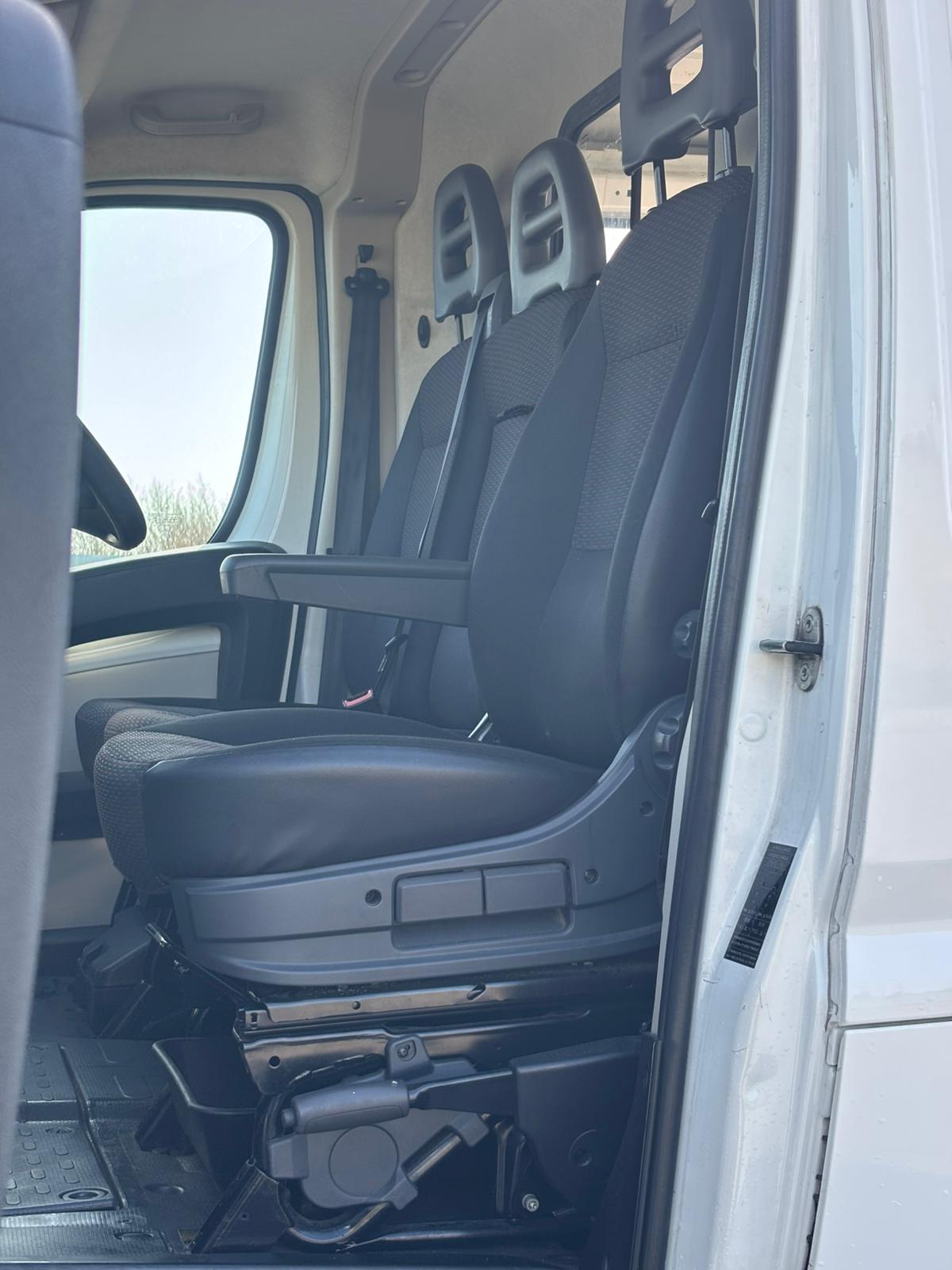 CITROEN Jumper 30 2.0 BlueHDi 110 Confort L1H1-image-24