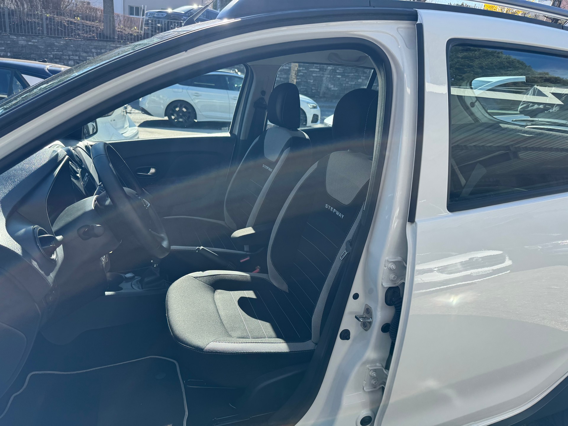 DACIA Sandero Tce 90 Stepway Automatic-image-12