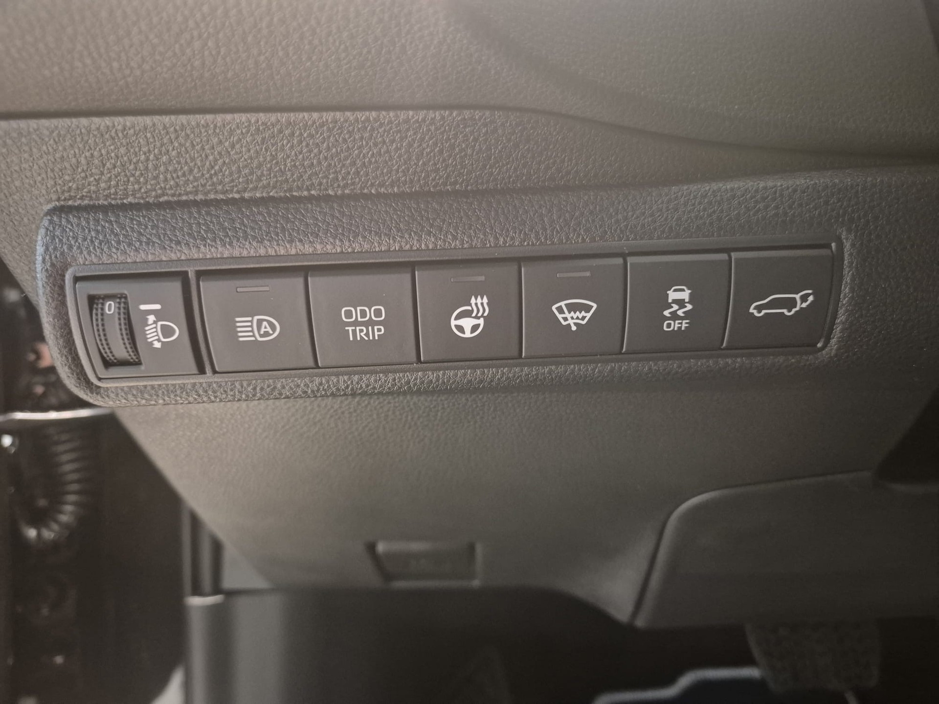 TOYOTA Corolla 2.0 HSD Swiss Edition e- CVT-image-7