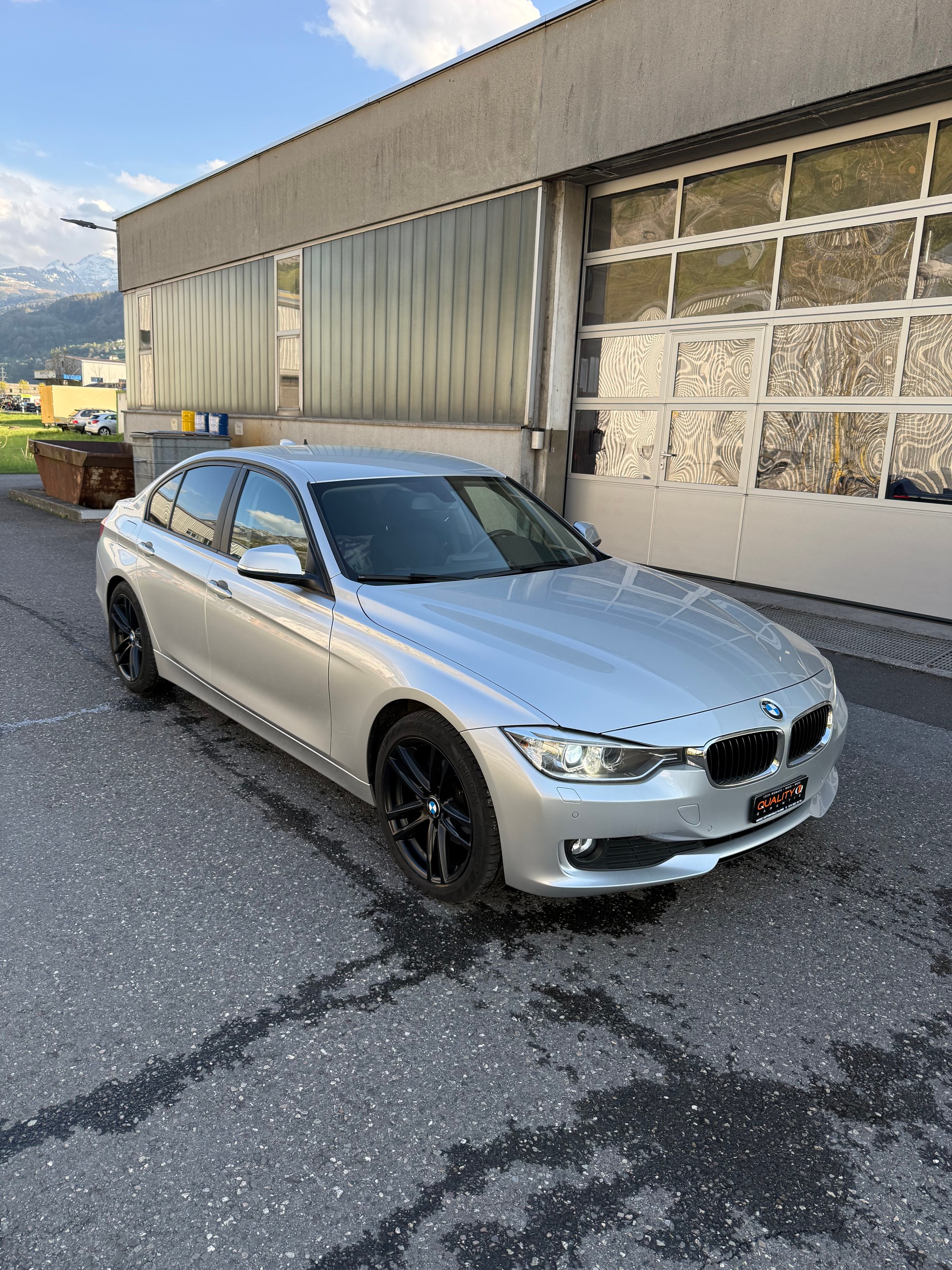 BMW 320d xDrive Steptronic-showroom-element-1