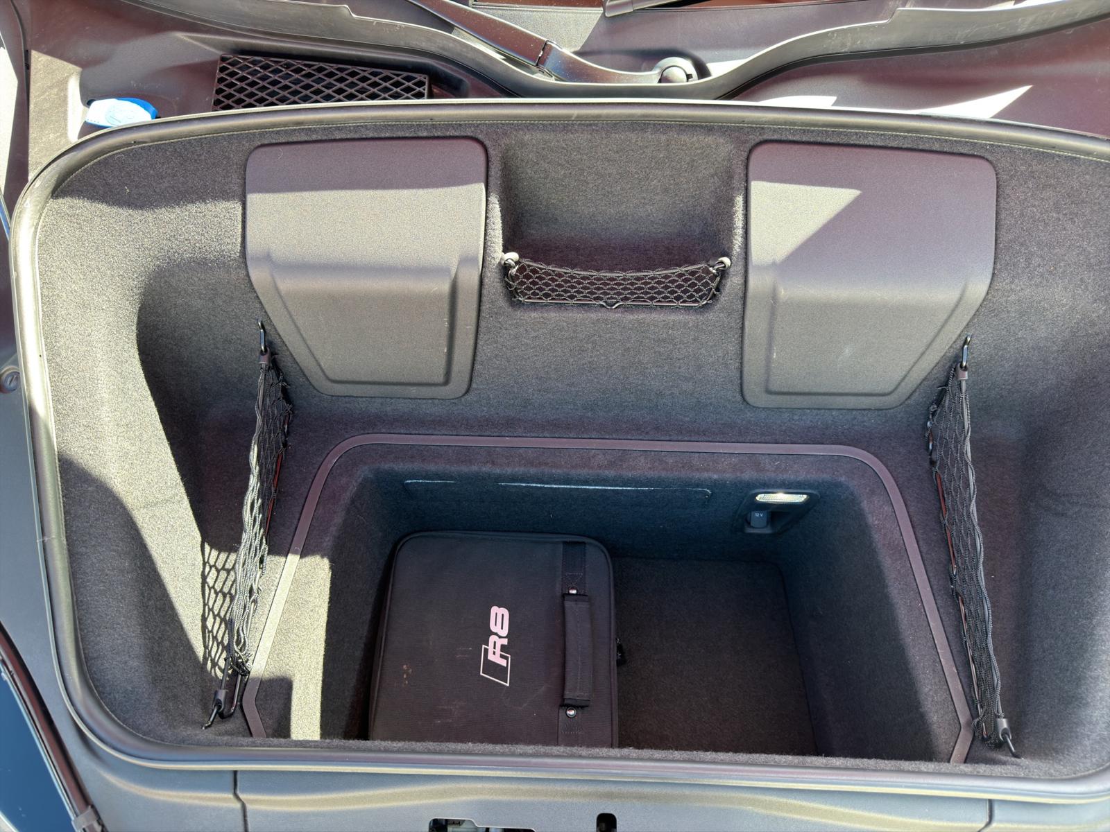 AUDI R8 Coupé 5.2 plus S-Tronic-image-14