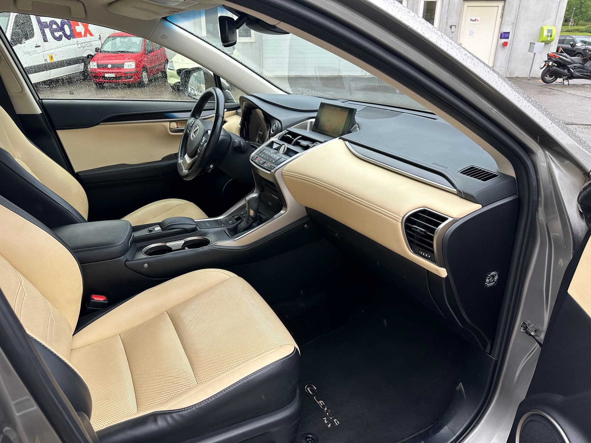 LEXUS NX 300h excellence E-Four Automatic-image-10