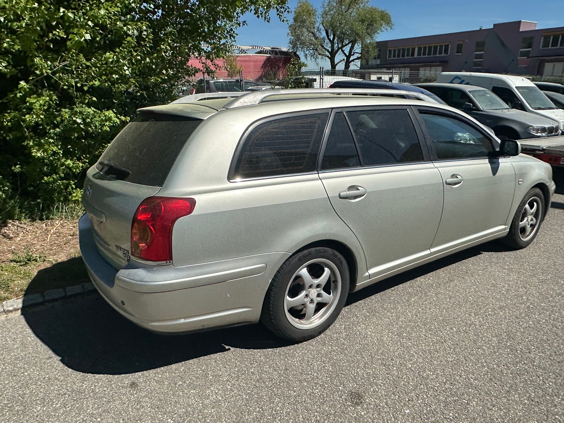 TOYOTA Avensis 2.0 D4 VVT-i Linea Sol Sportswagon-image-3