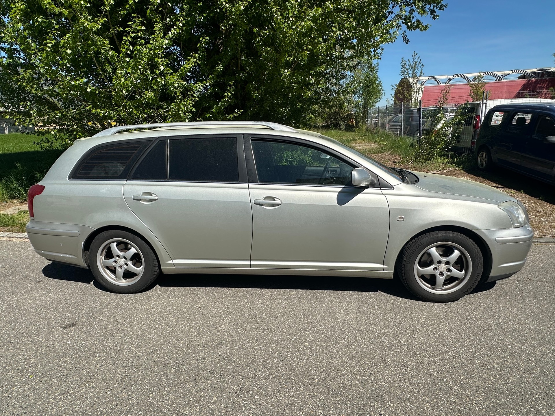TOYOTA Avensis 2.0 D4 VVT-i Linea Sol Sportswagon-image-2