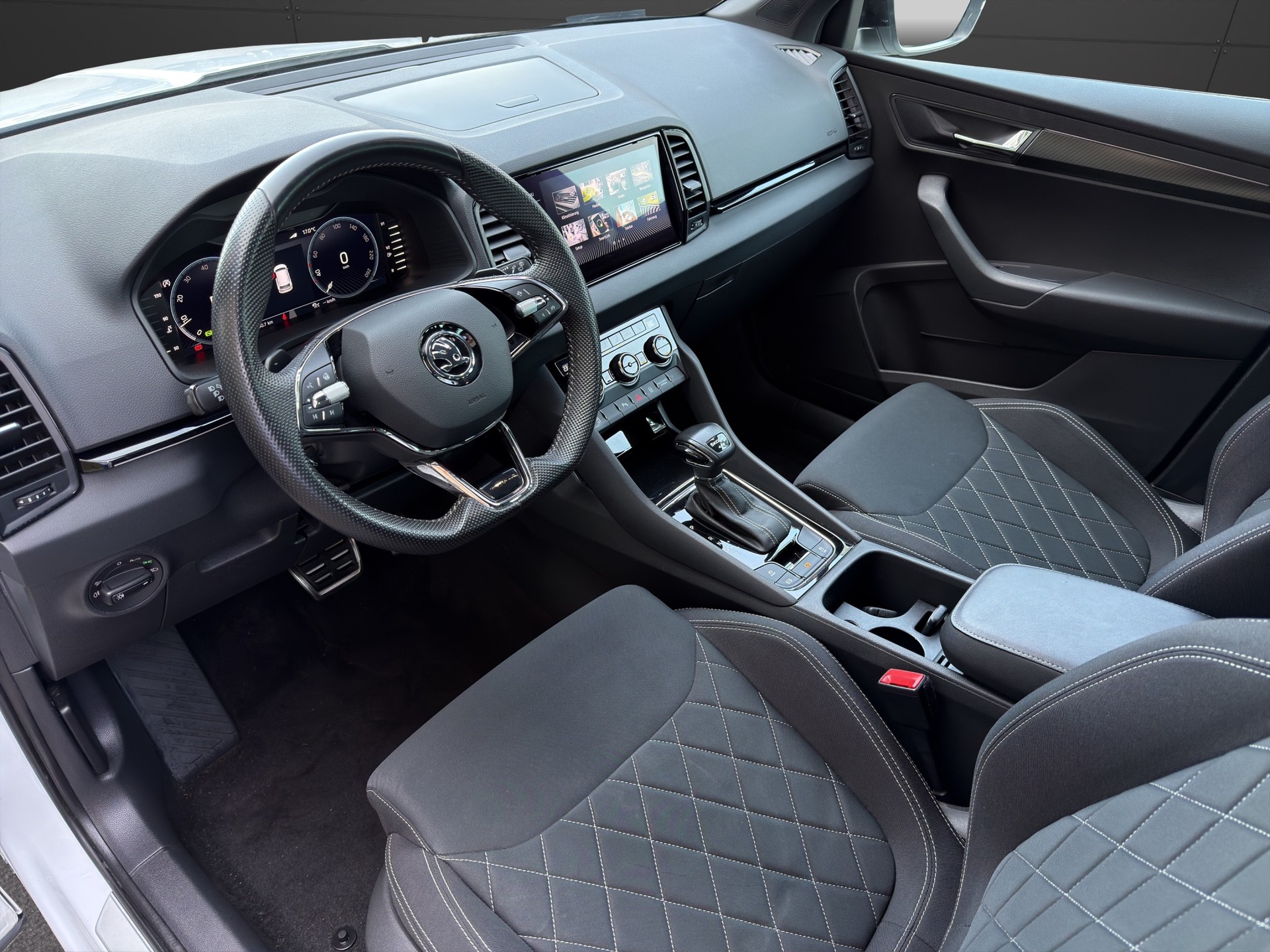 SKODA Karoq 2.0 TSI SportLine 4x4 DSG-image-9