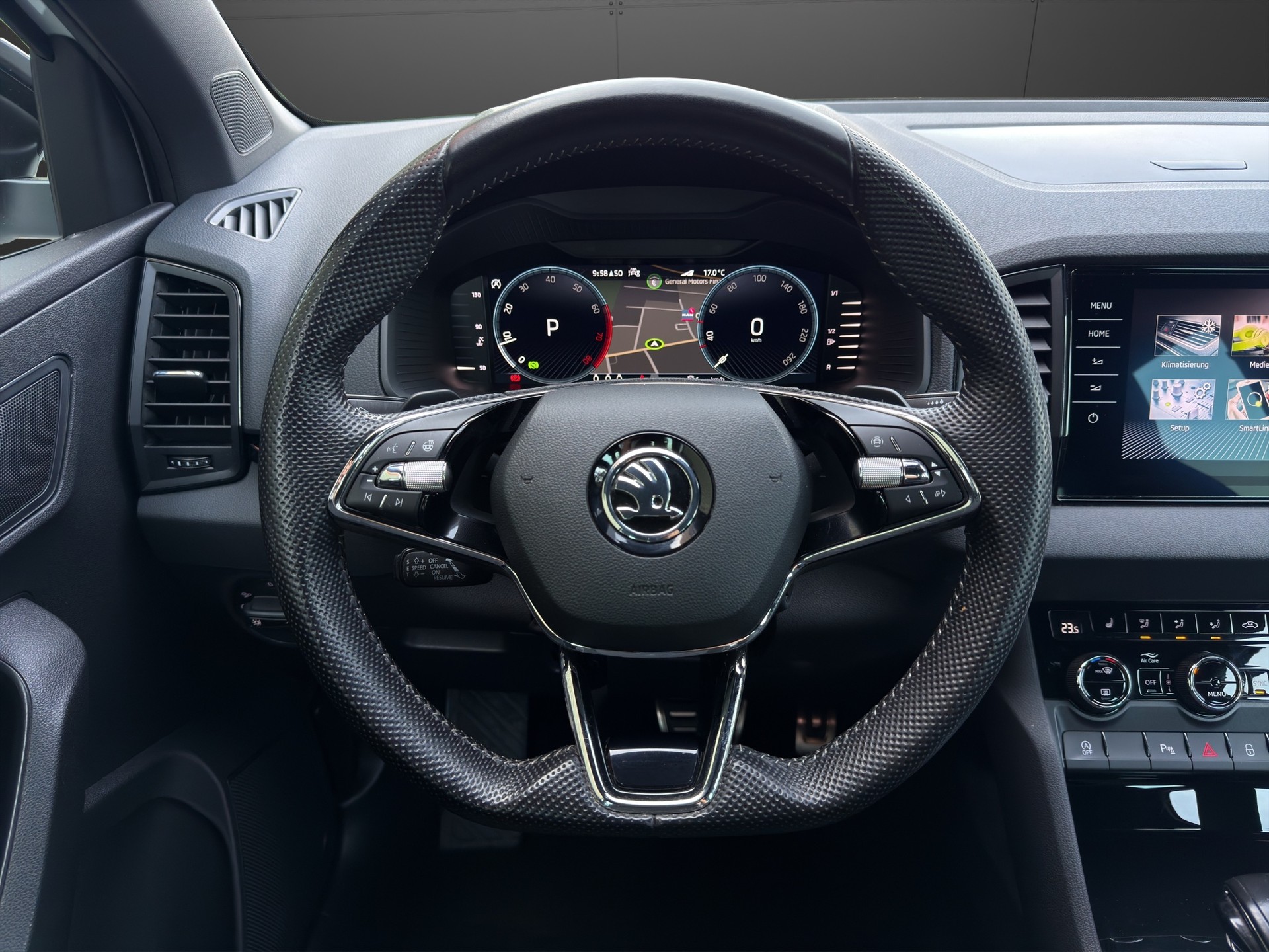 SKODA Karoq 2.0 TSI SportLine 4x4 DSG-image-16