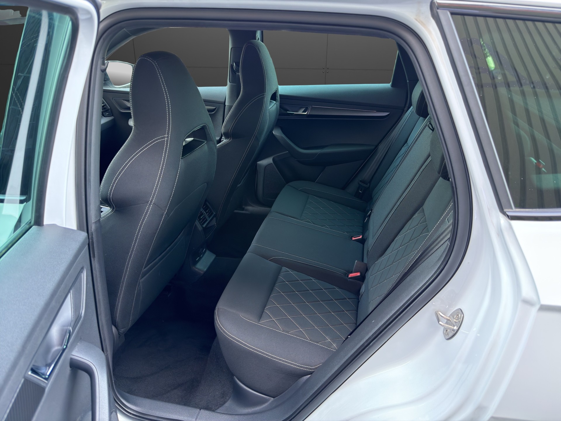 SKODA Karoq 2.0 TSI SportLine 4x4 DSG-image-22
