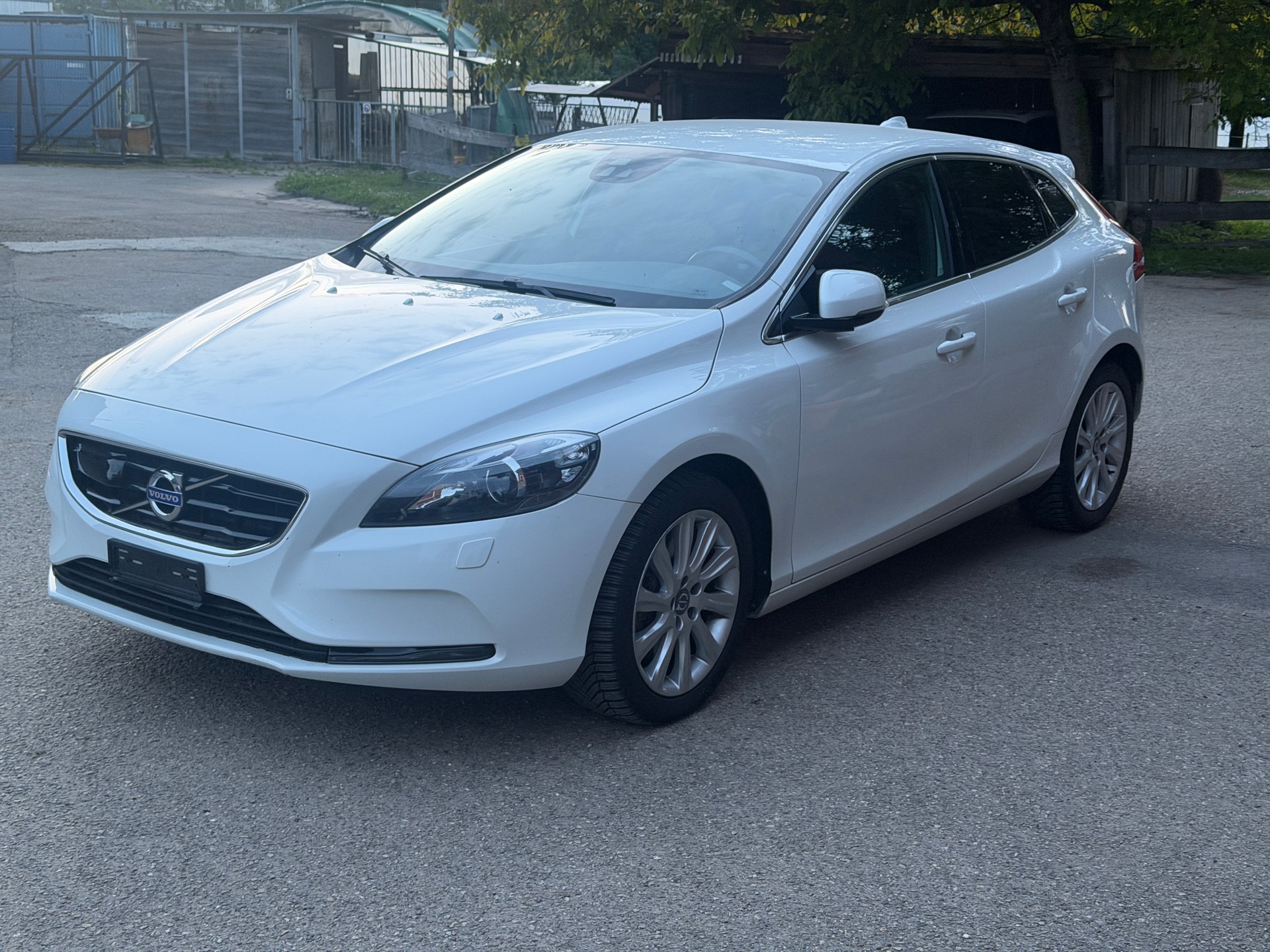 VOLVO V40 T5 Kinetic R-Design Geartronic-image-1