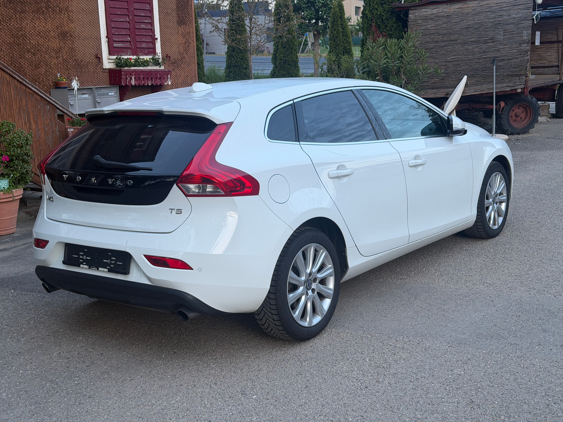 VOLVO V40 T5 Kinetic R-Design Geartronic-image-5