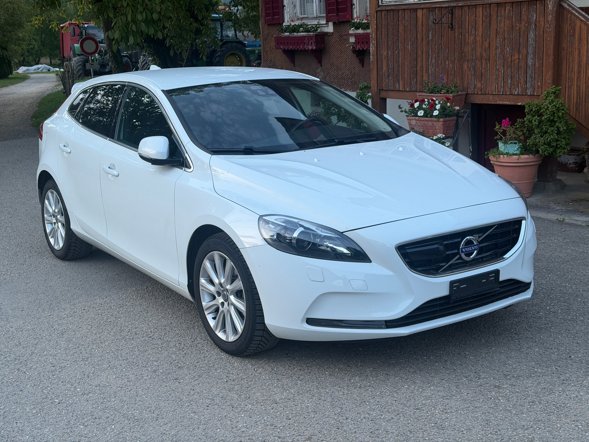 VOLVO V40 T5 Kinetic R-Design Geartronic-image-2