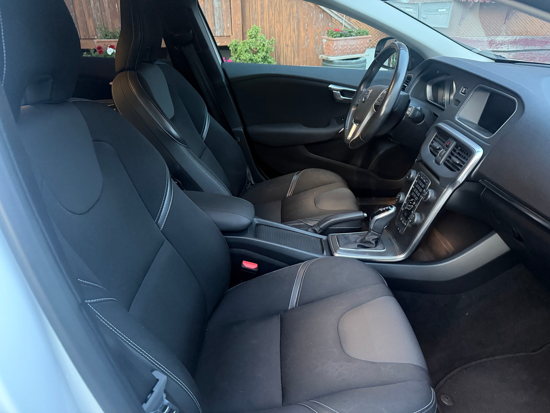 VOLVO V40 T5 Kinetic R-Design Geartronic-image-7