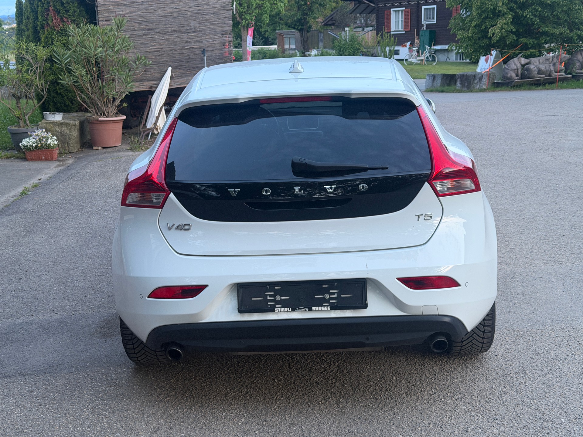 VOLVO V40 T5 Kinetic R-Design Geartronic-image-3