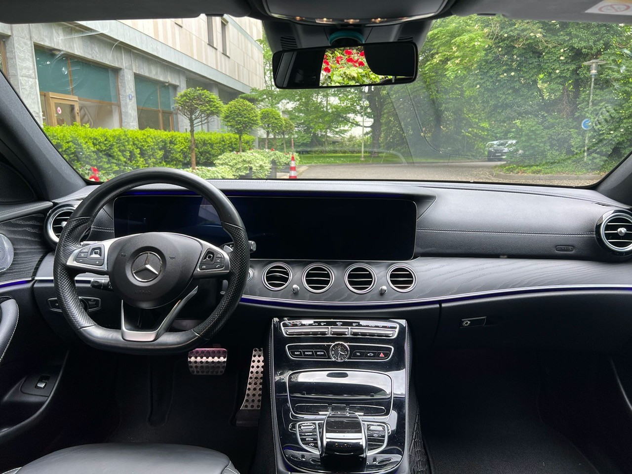 MERCEDES-BENZ E 400 AMG Line 4matic-image-8