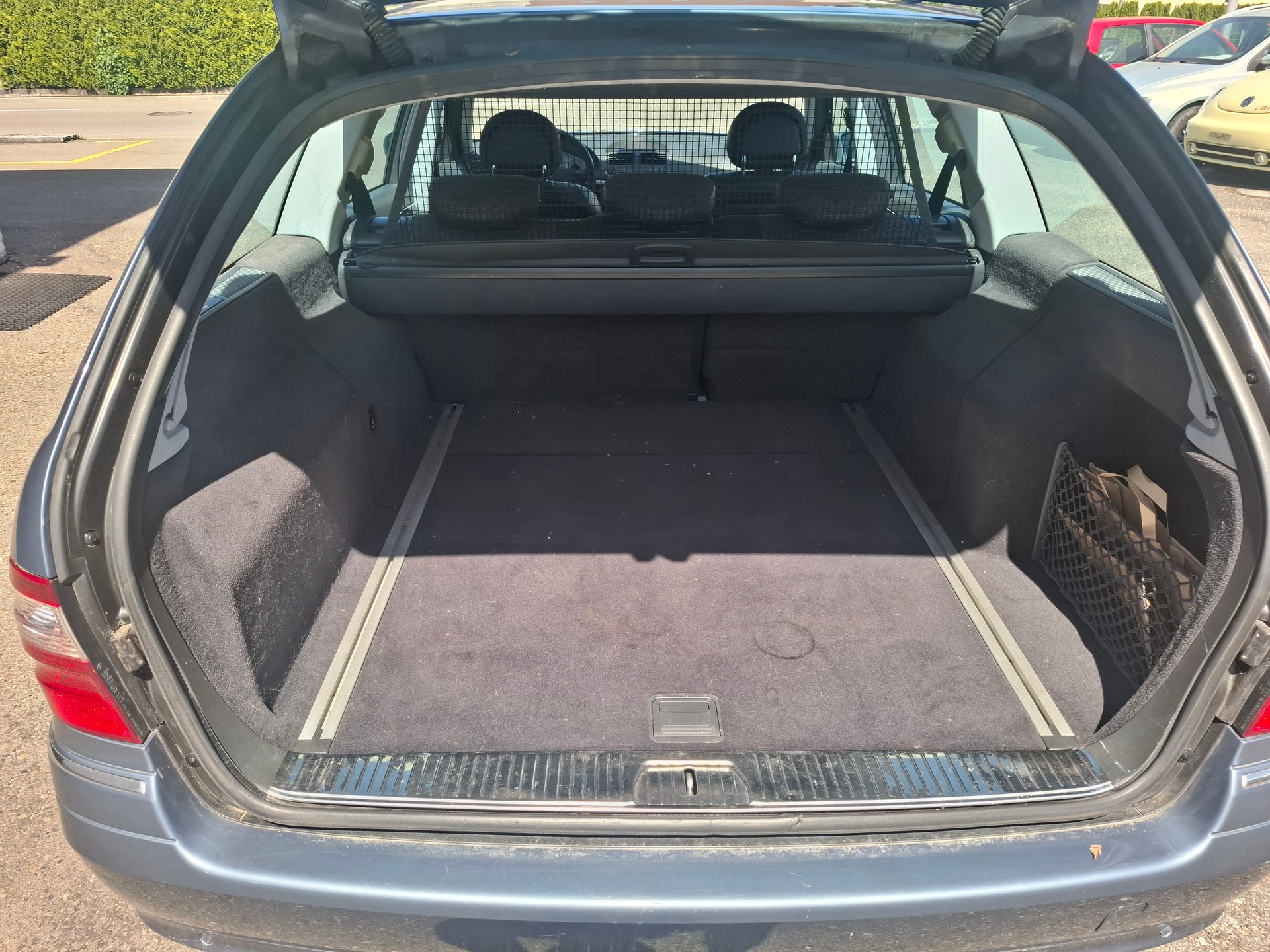 MERCEDES-BENZ E 240 Avantgarde-image-6