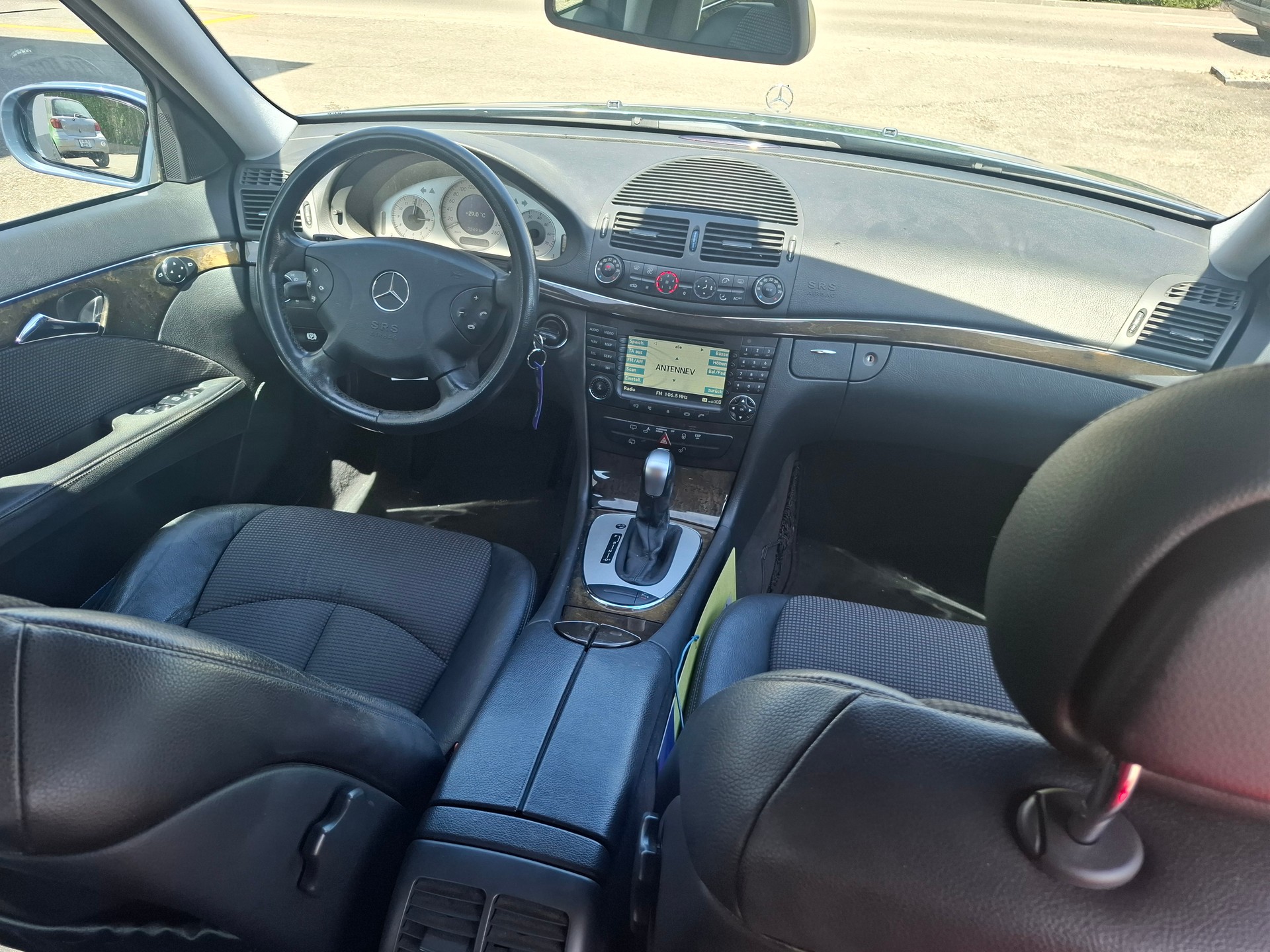 MERCEDES-BENZ E 240 Avantgarde-image-2