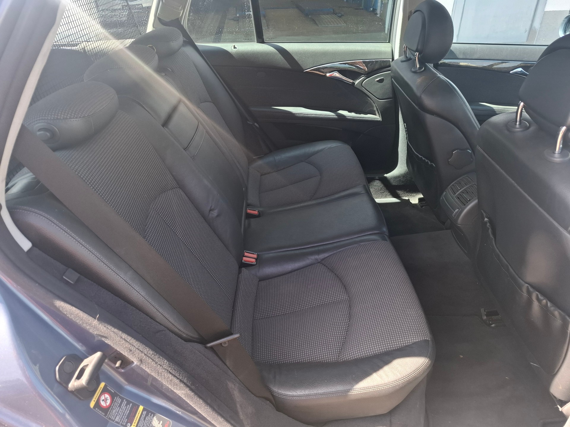 MERCEDES-BENZ E 240 Avantgarde-image-4