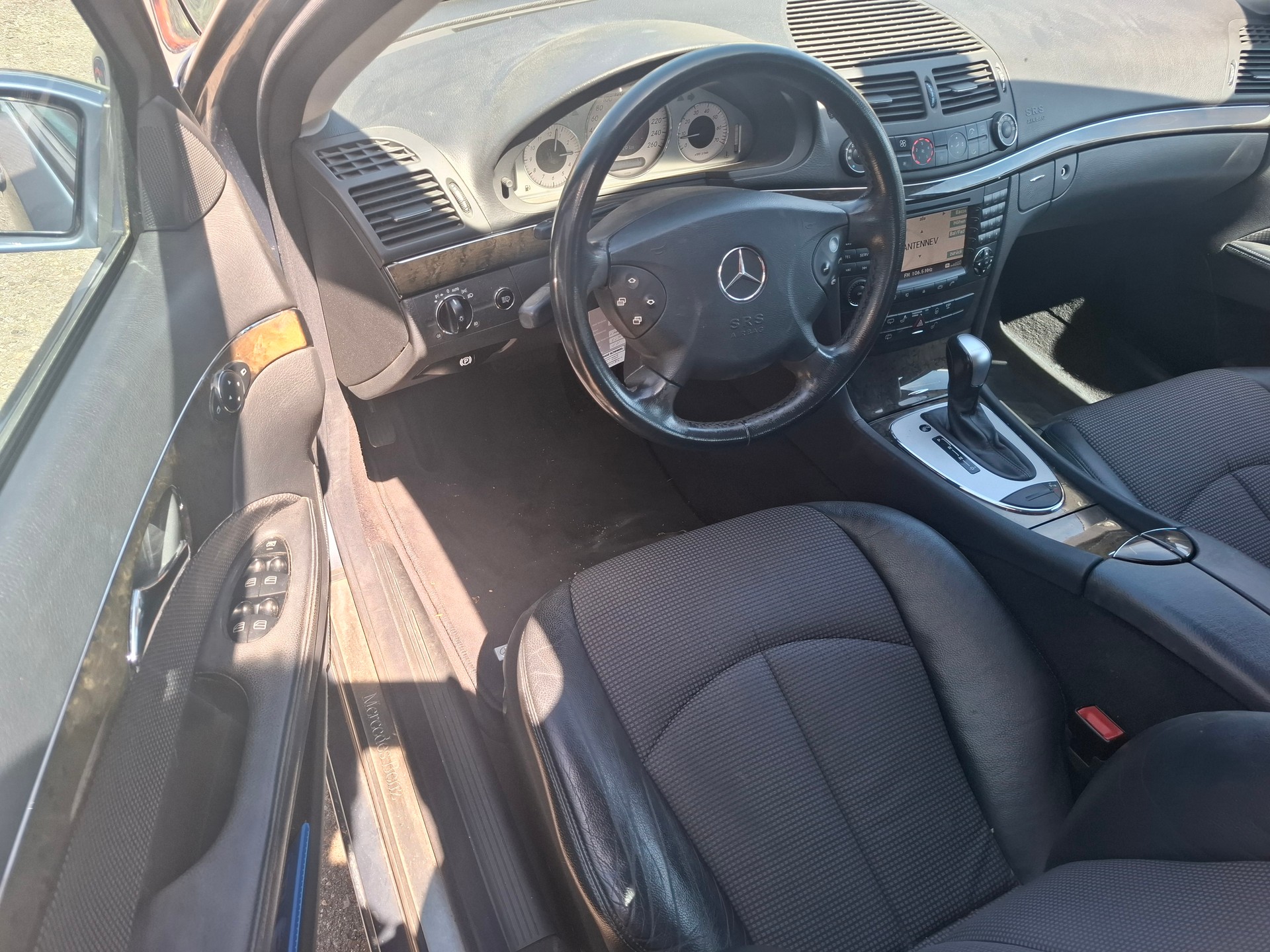 MERCEDES-BENZ E 240 Avantgarde-image-8