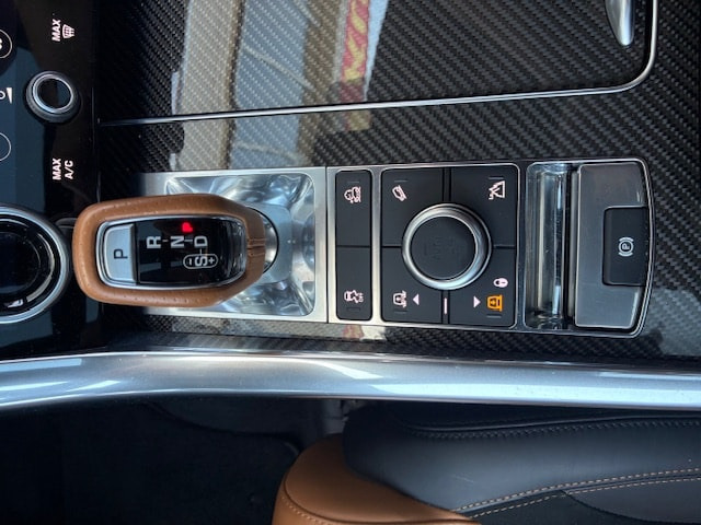 LAND ROVER Range Rover Sport 5.0 V8 SVR 575 PS-image-10