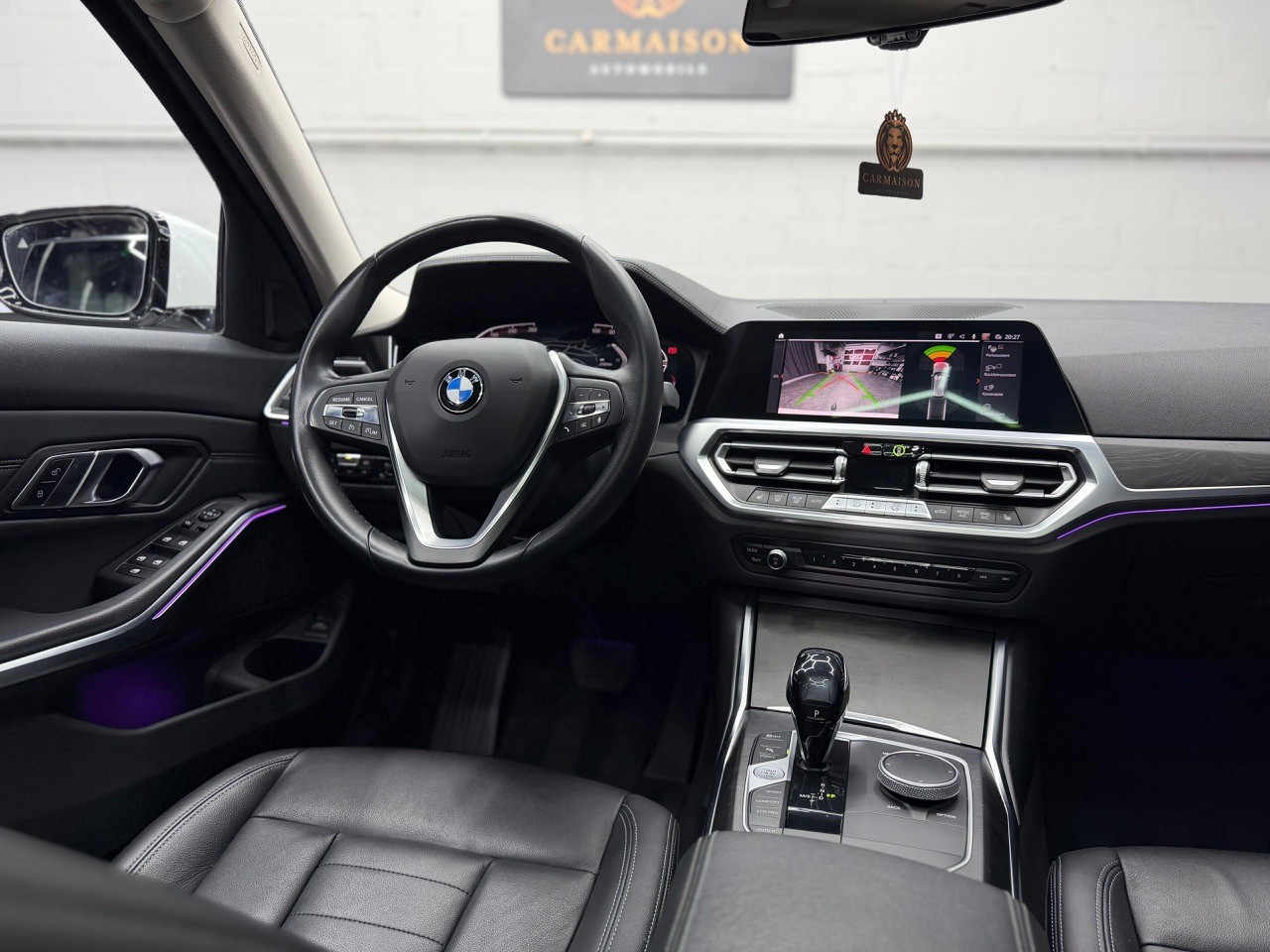 BMW 330i Touring xDrive Sport Line | Schiebedach | Anhängerkupplung-image-15