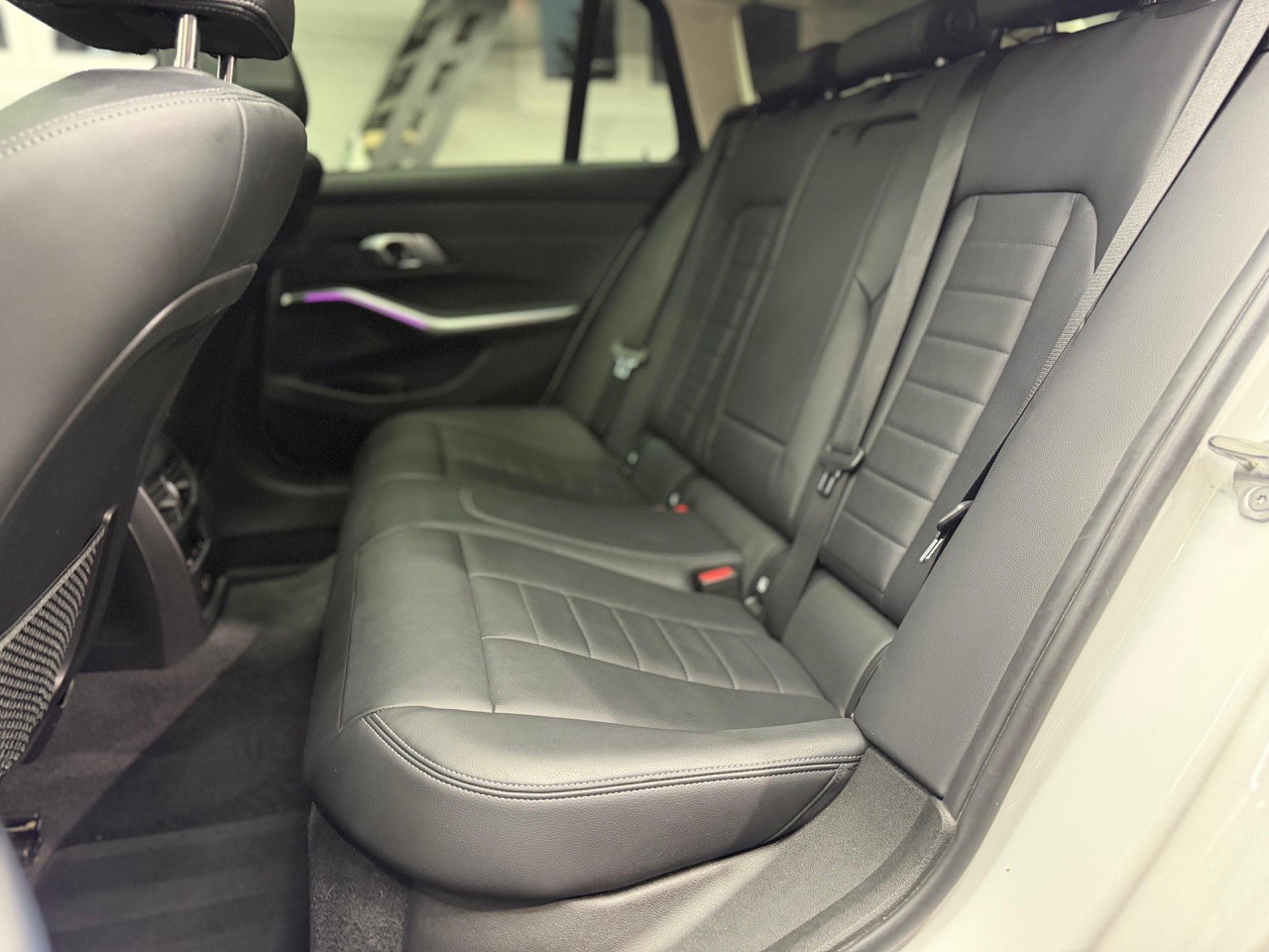 BMW 330i Touring xDrive Sport Line | Schiebedach | Anhängerkupplung-image-21