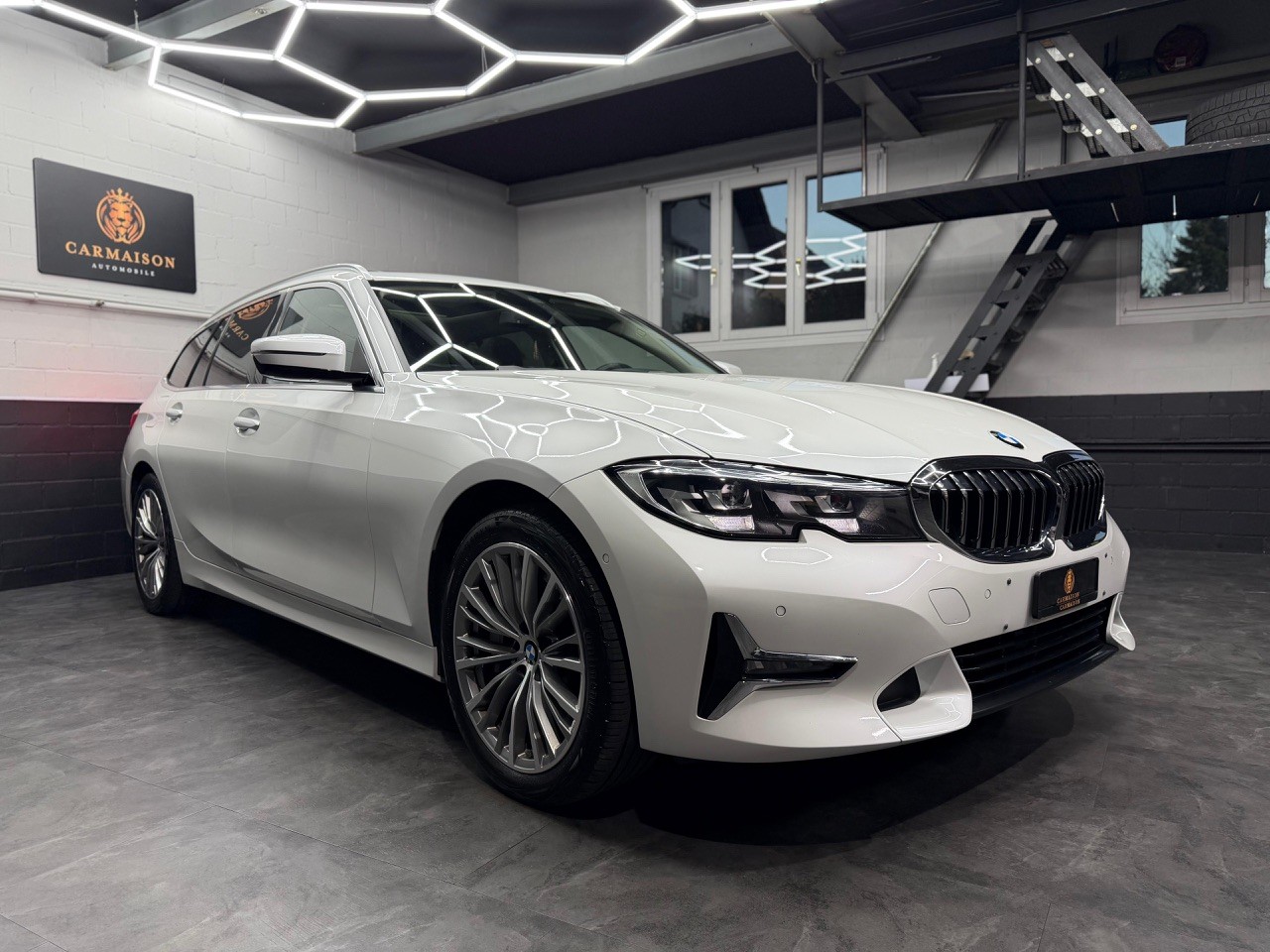 BMW 330i Touring xDrive Sport Line | Schiebedach | Anhängerkupplung