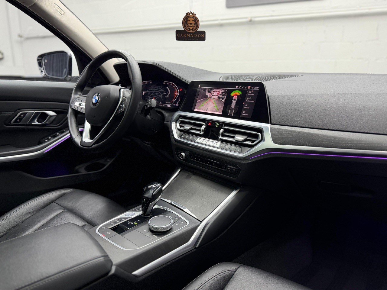 BMW 330i Touring xDrive Sport Line | Schiebedach | Anhängerkupplung-image-23