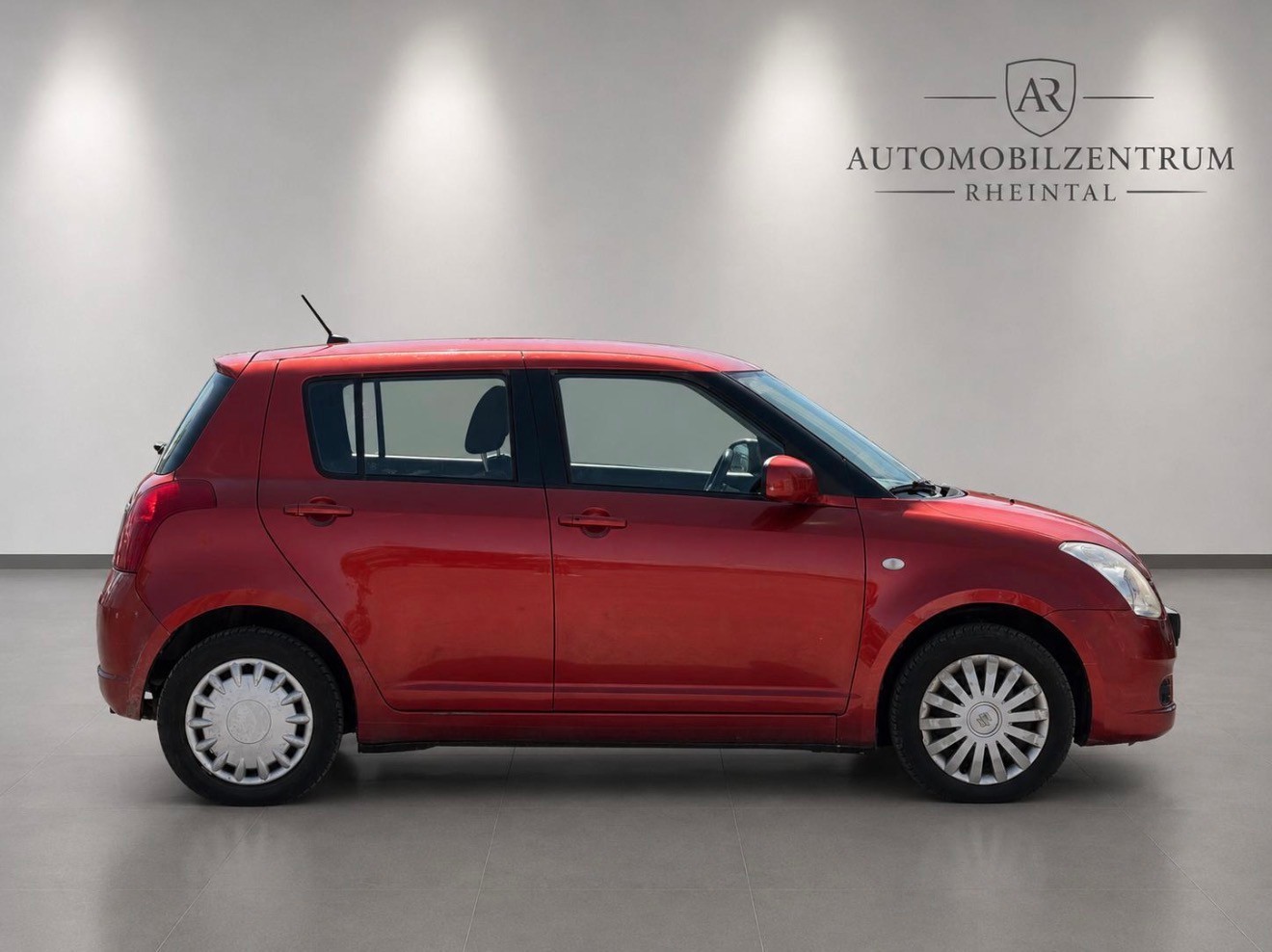 SUZUKI Swift 1.3i 16V GL Top 4x4-showroom-element-3