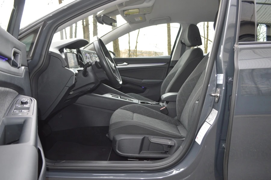 VW Golf Variant 2.0 TDI Life DSG 4Motion-image-5