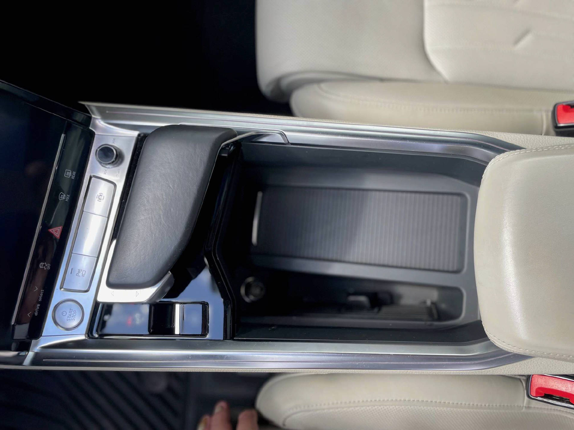 AUDI e-tron 55 Advanced quattro-image-11