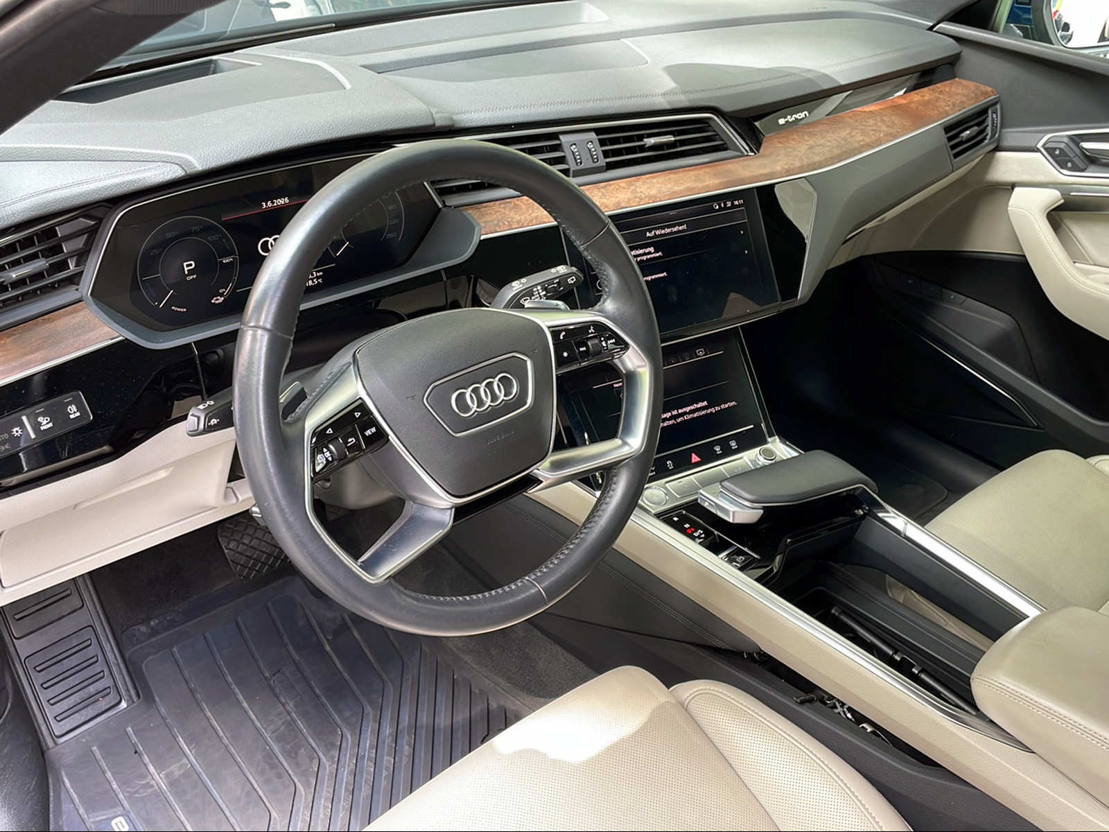 AUDI e-tron 55 Advanced quattro-image-4
