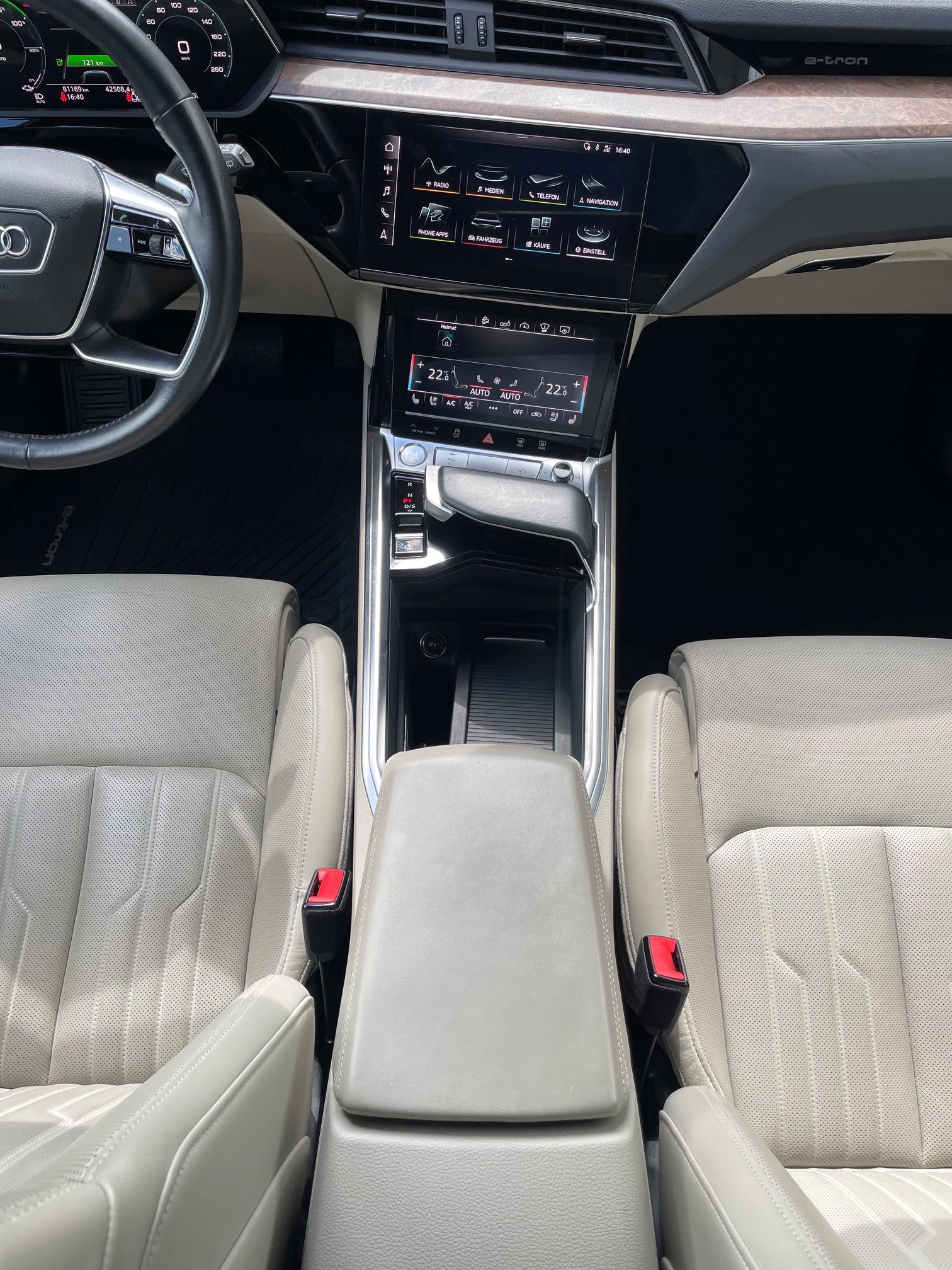 AUDI e-tron 55 Advanced quattro-image-7
