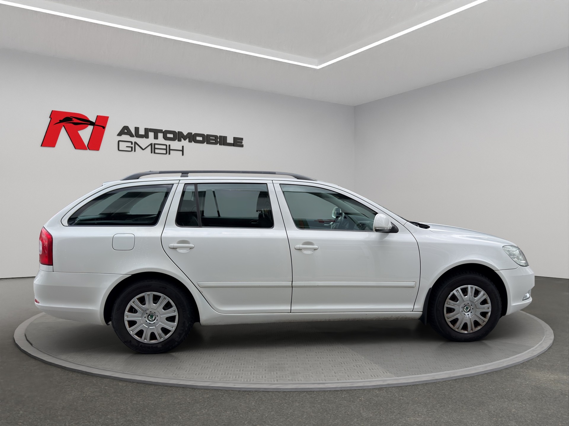 SKODA Octavia Combi 1.6 TDI Elegance DSG-image-6
