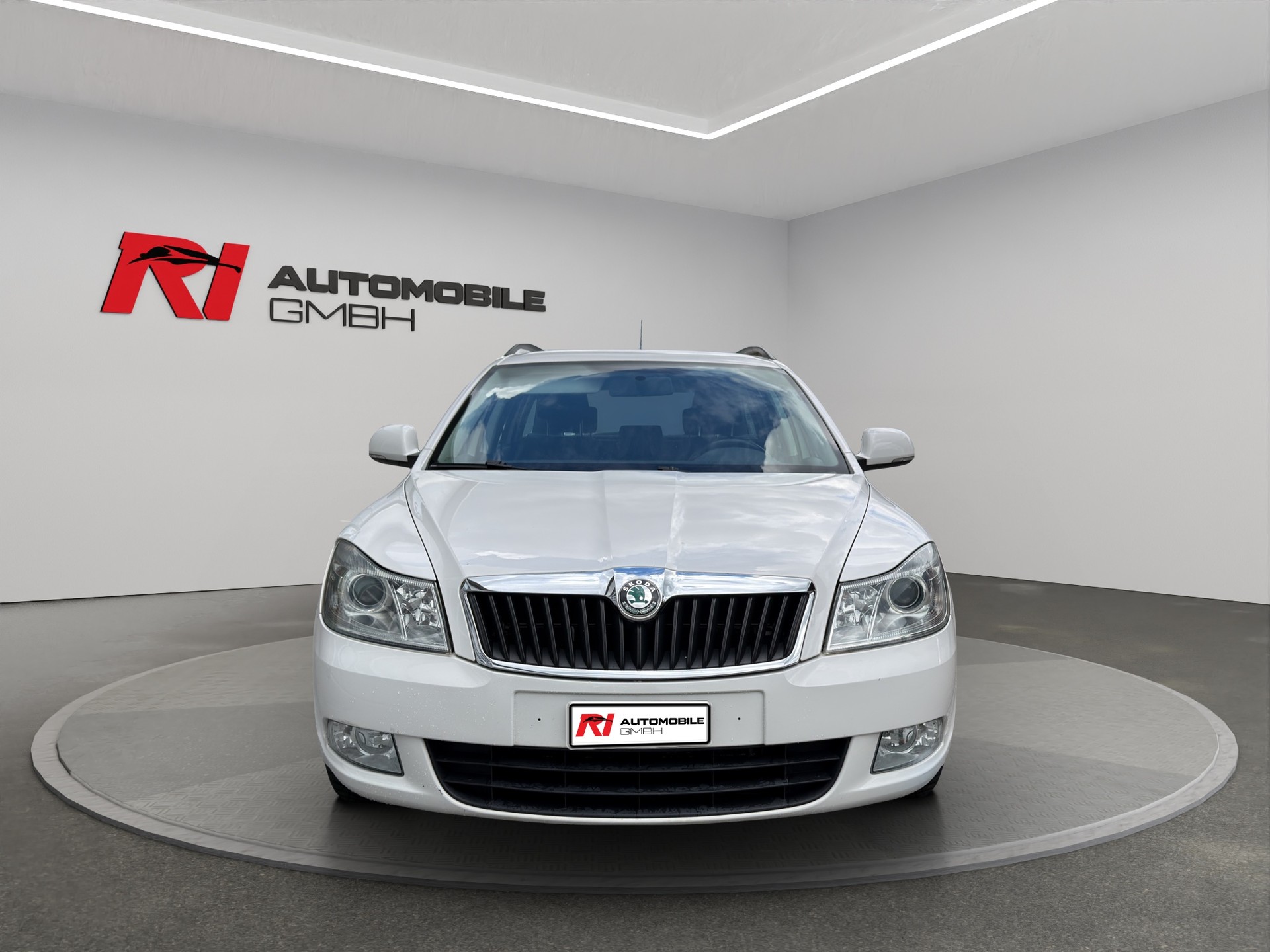 SKODA Octavia Combi 1.6 TDI Elegance DSG-image-5