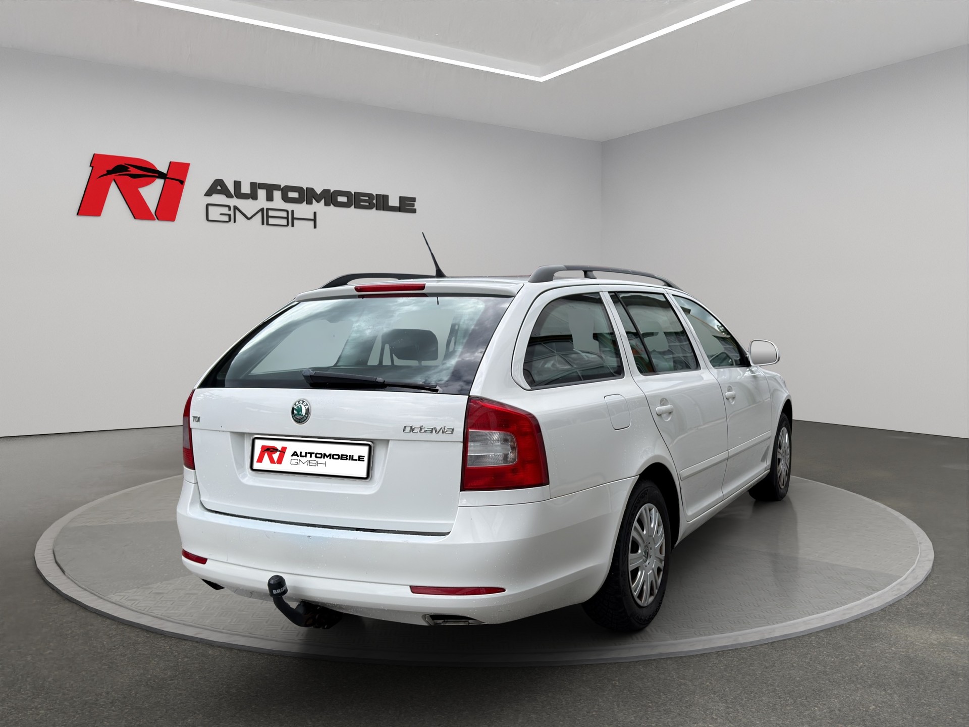 SKODA Octavia Combi 1.6 TDI Elegance DSG-showroom-element-3