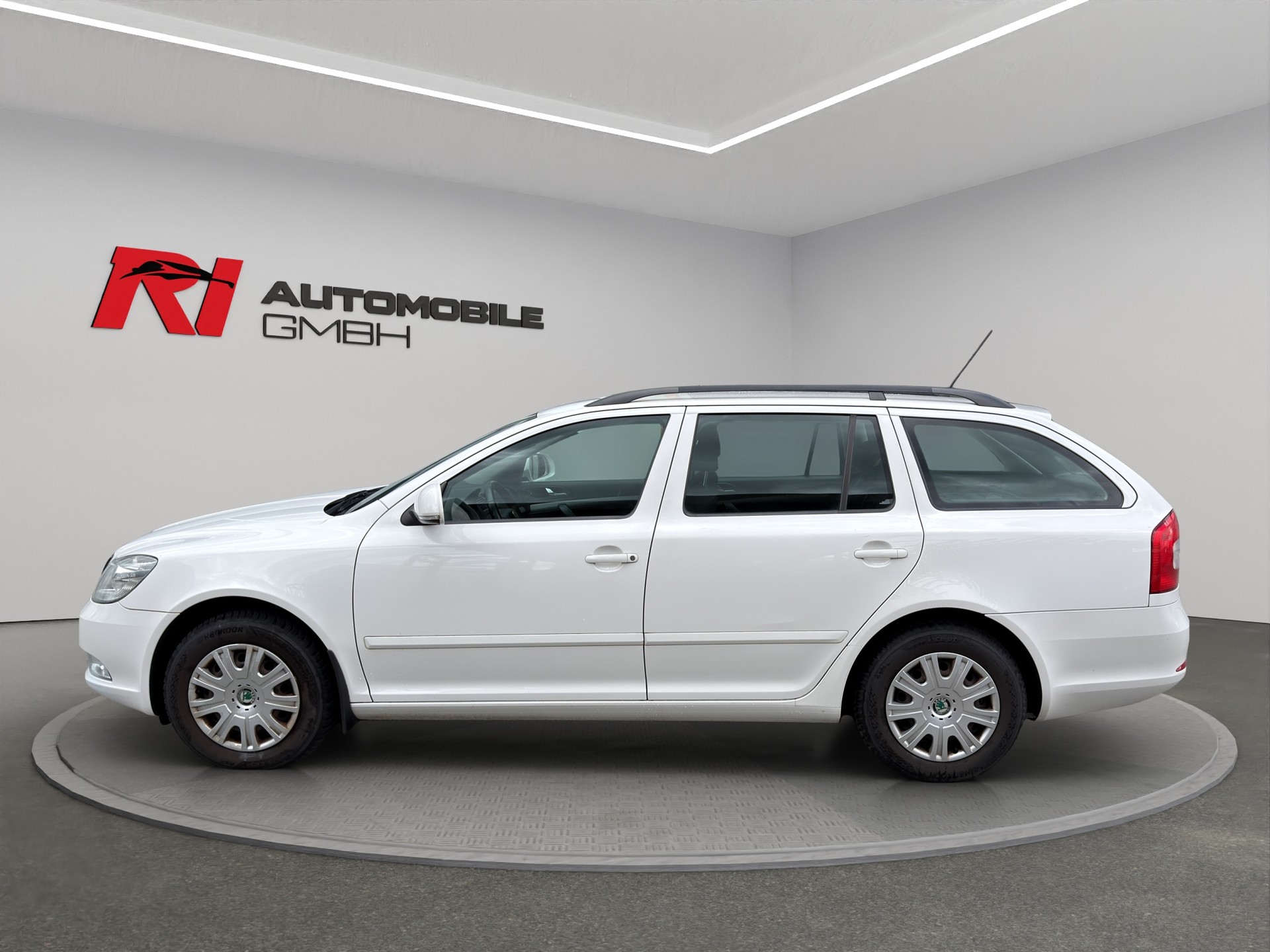 SKODA Octavia Combi 1.6 TDI Elegance DSG-showroom-element-1