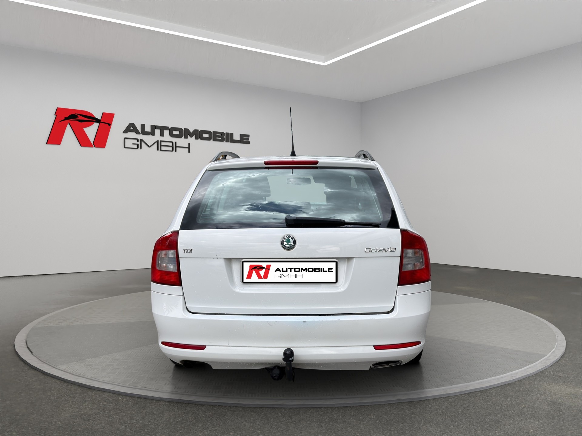 SKODA Octavia Combi 1.6 TDI Elegance DSG-showroom-element-2