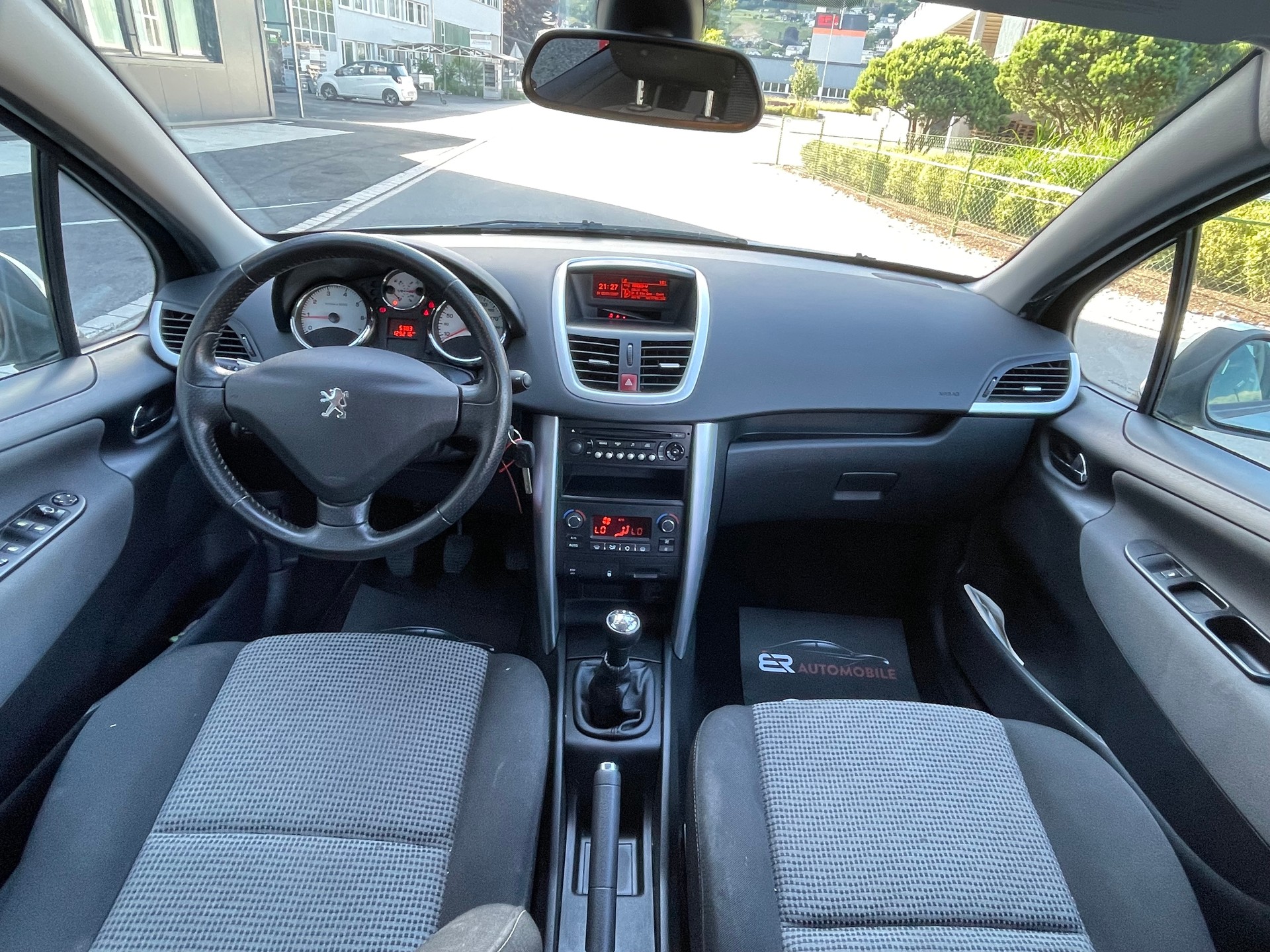 PEUGEOT 207 1.6 16V Sport-image-8