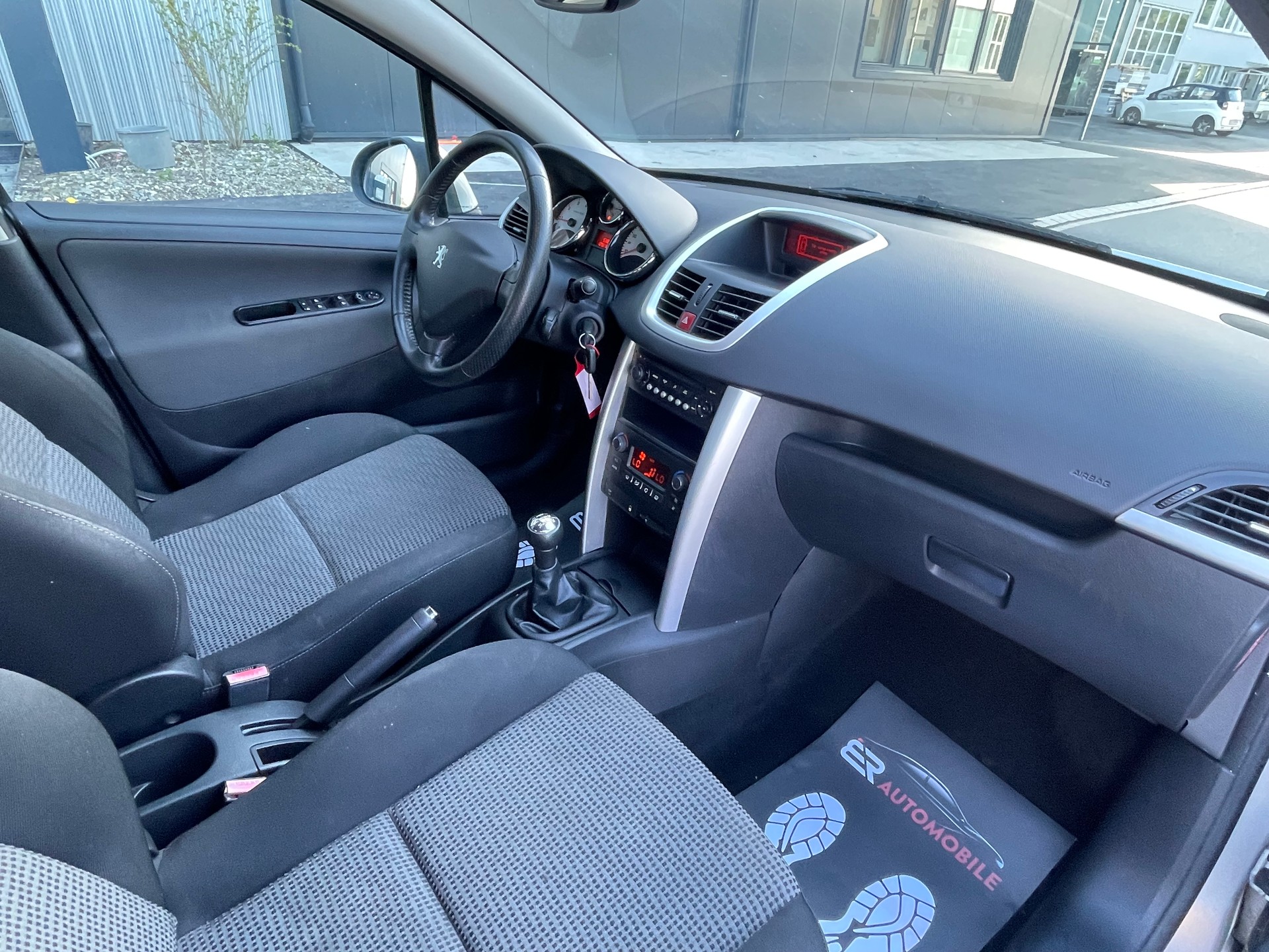 PEUGEOT 207 1.6 16V Sport-image-9