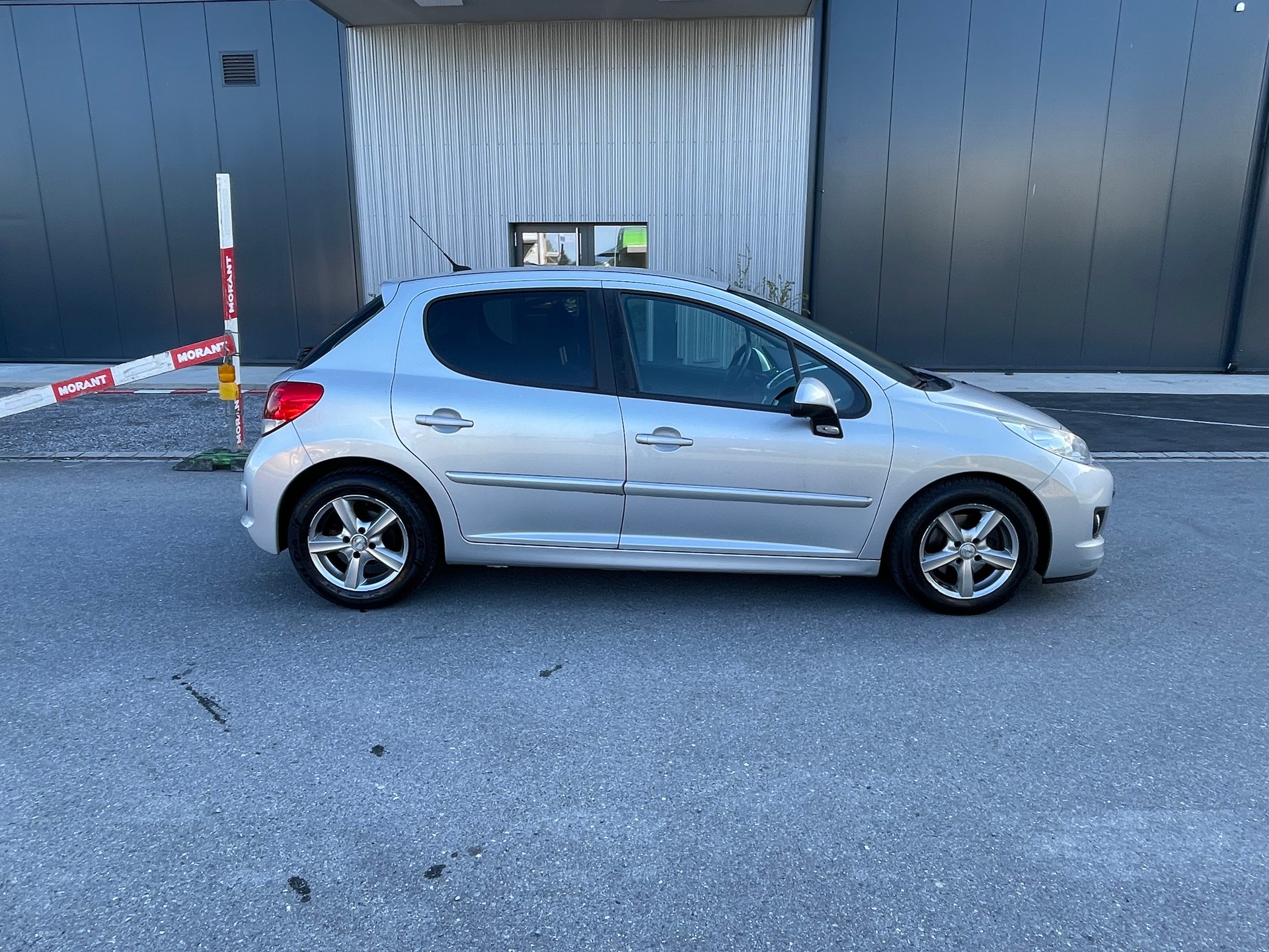 PEUGEOT 207 1.6 16V Sport-image-6