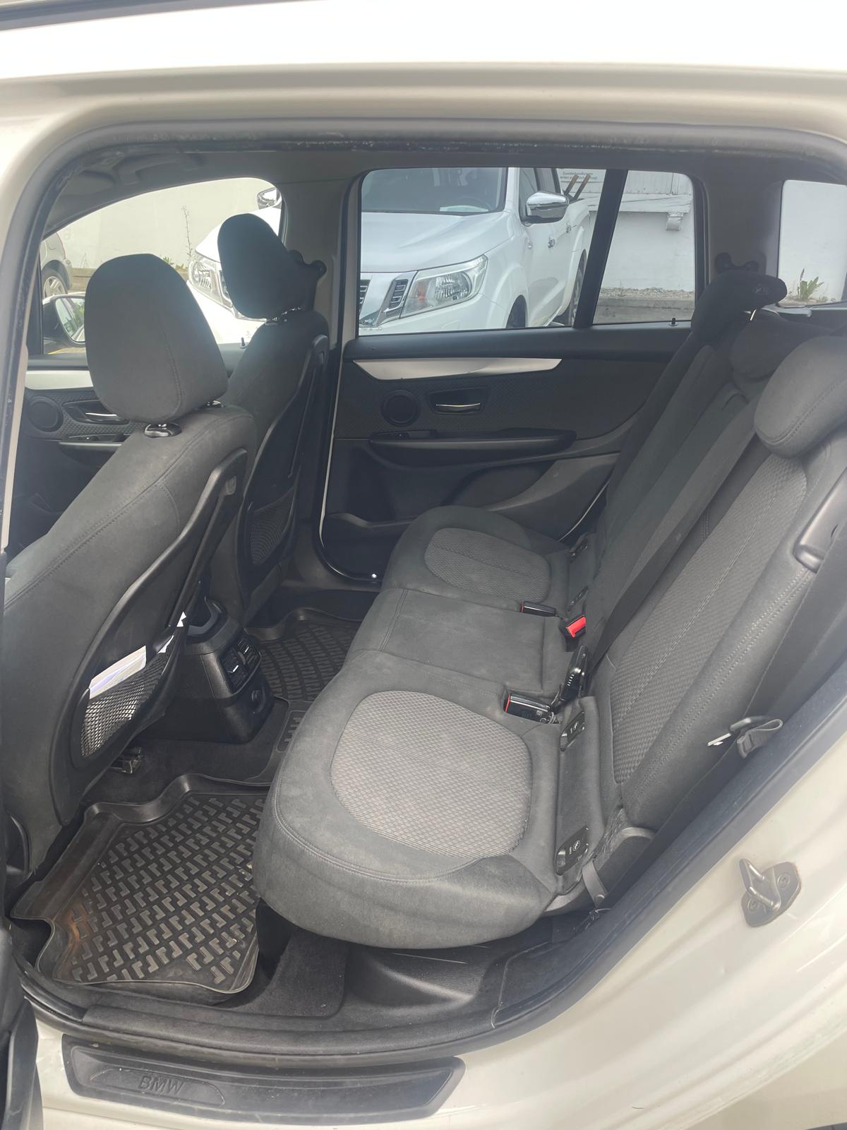 BMW 218d xDrive Gran Tourer Steptronic M Sport-image-5