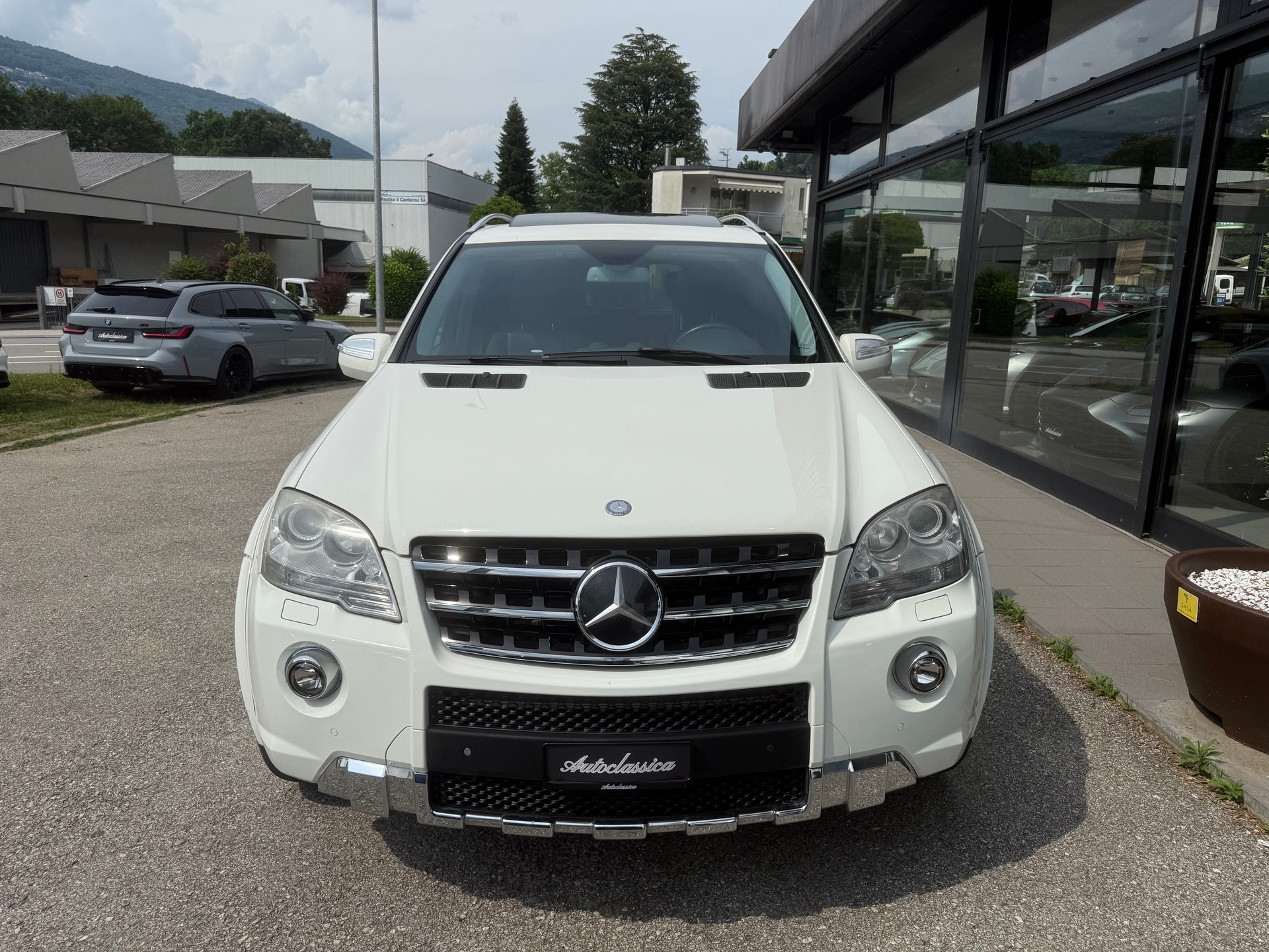 MERCEDES-BENZ ML 63 AMG 4Matic 7G-Tronic-showroom-element-1