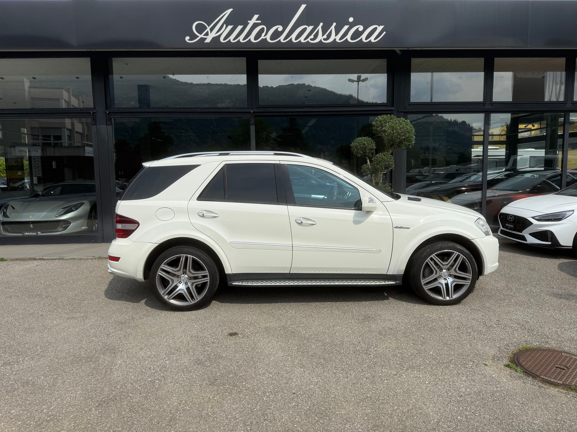MERCEDES-BENZ ML 63 AMG 4Matic 7G-Tronic-showroom-element-3