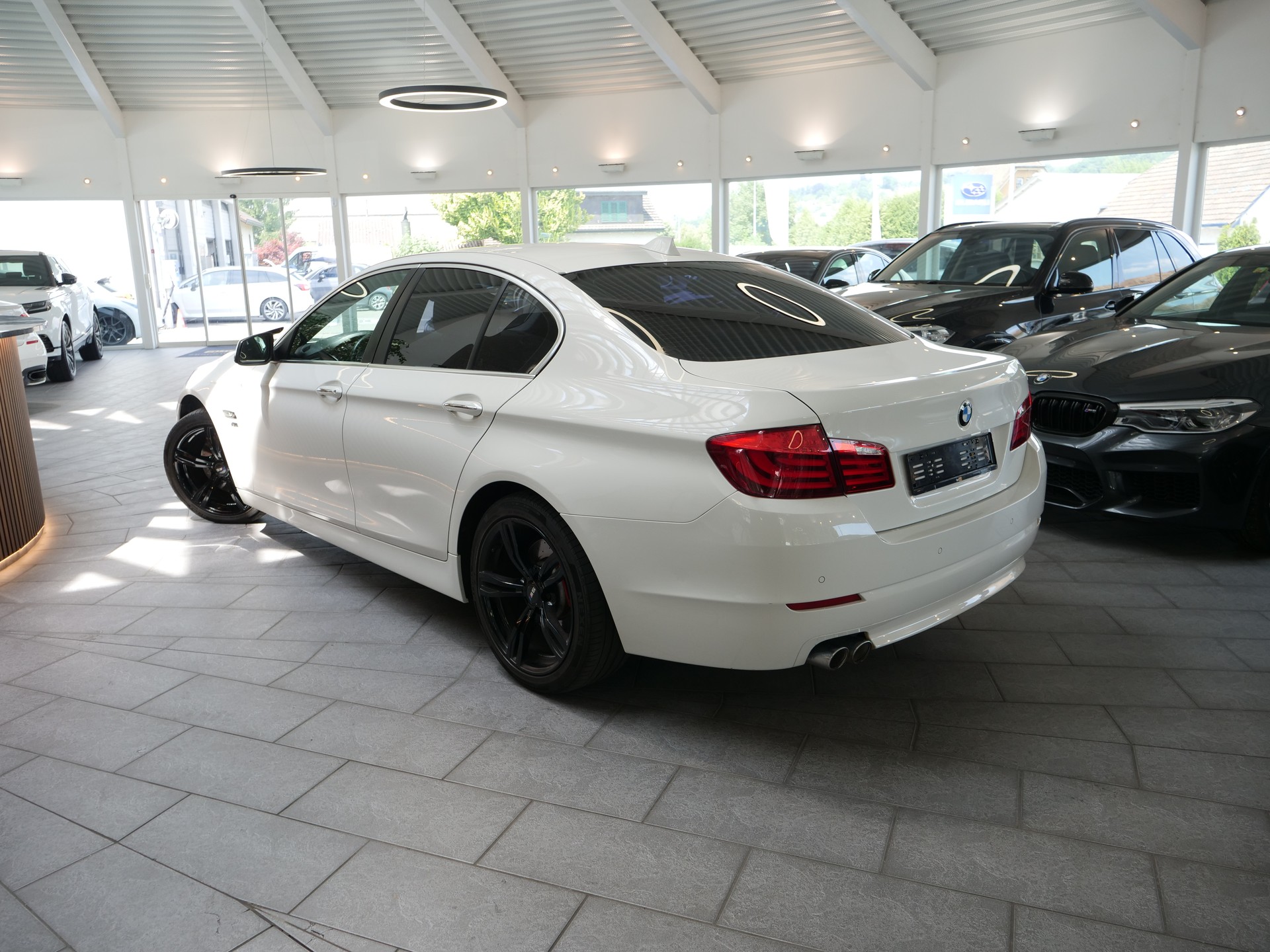 BMW 530d xDrive Steptronic-showroom-element-3