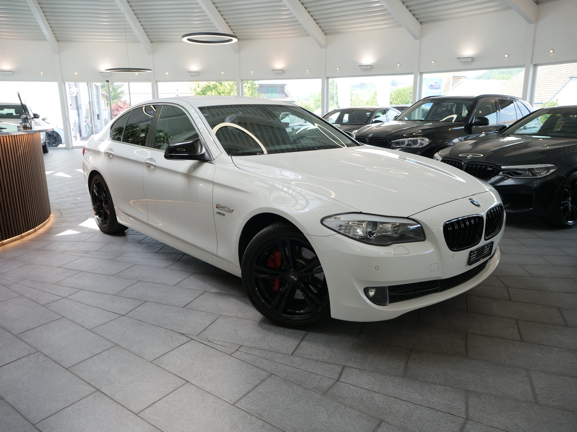 BMW 530d xDrive Steptronic-showroom-element-2