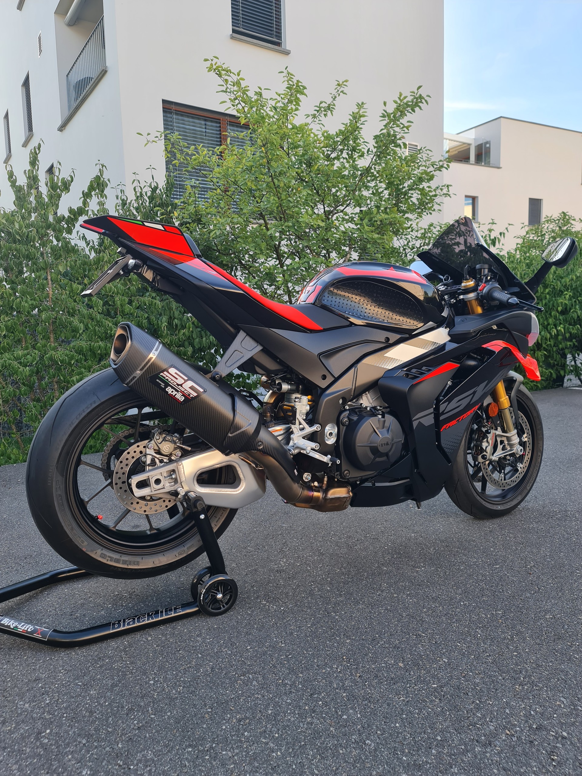 APRILIA RSV4 1100 E5+ Factory ABS mit Sc Project-image-2