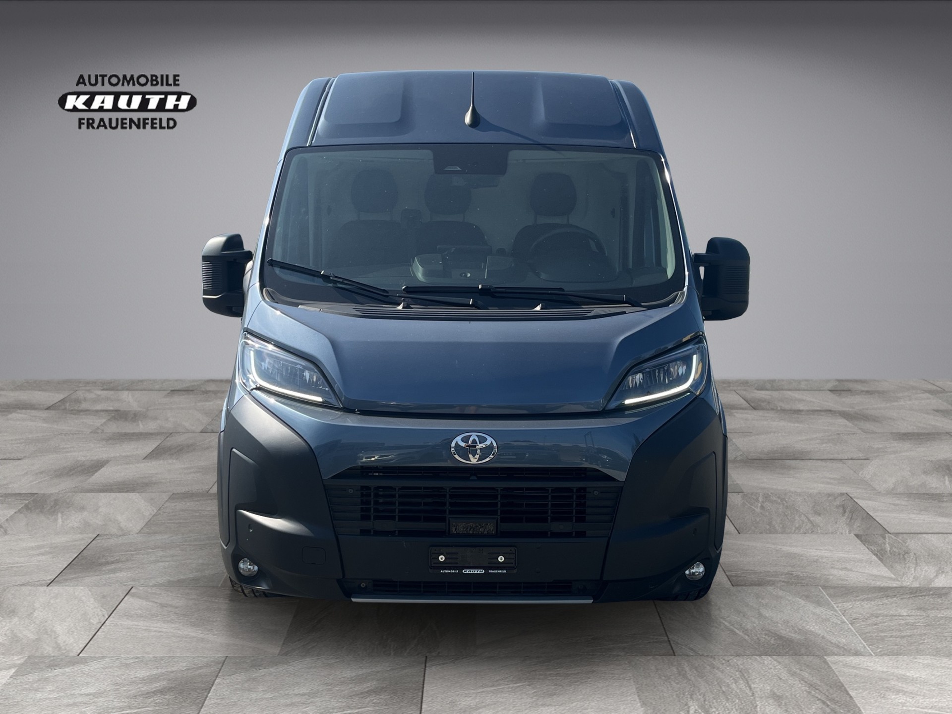 TOYOTA L3H2, Executive, 180 PS, Automat, Vollausstattung-showroom-element-3