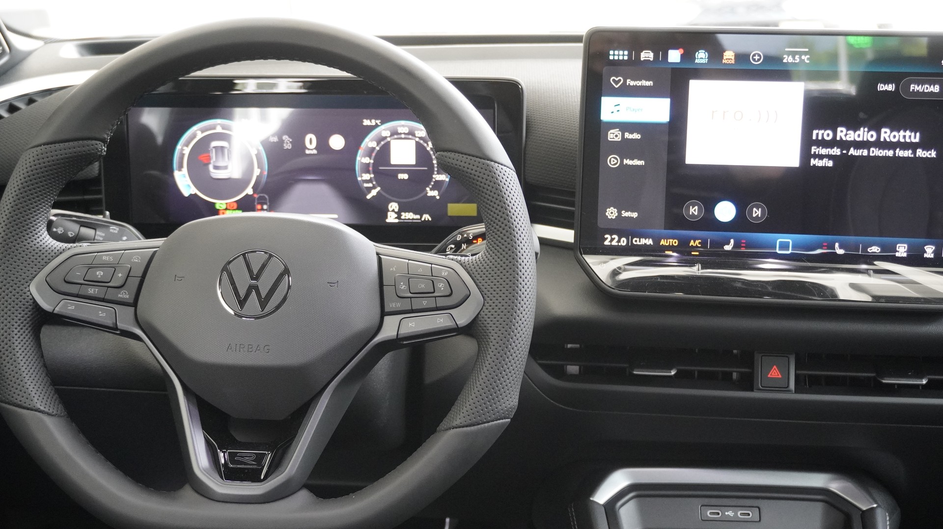 VW T-Roc 1.5 eTSI mHEV R-Line DSG-showroom-element-1